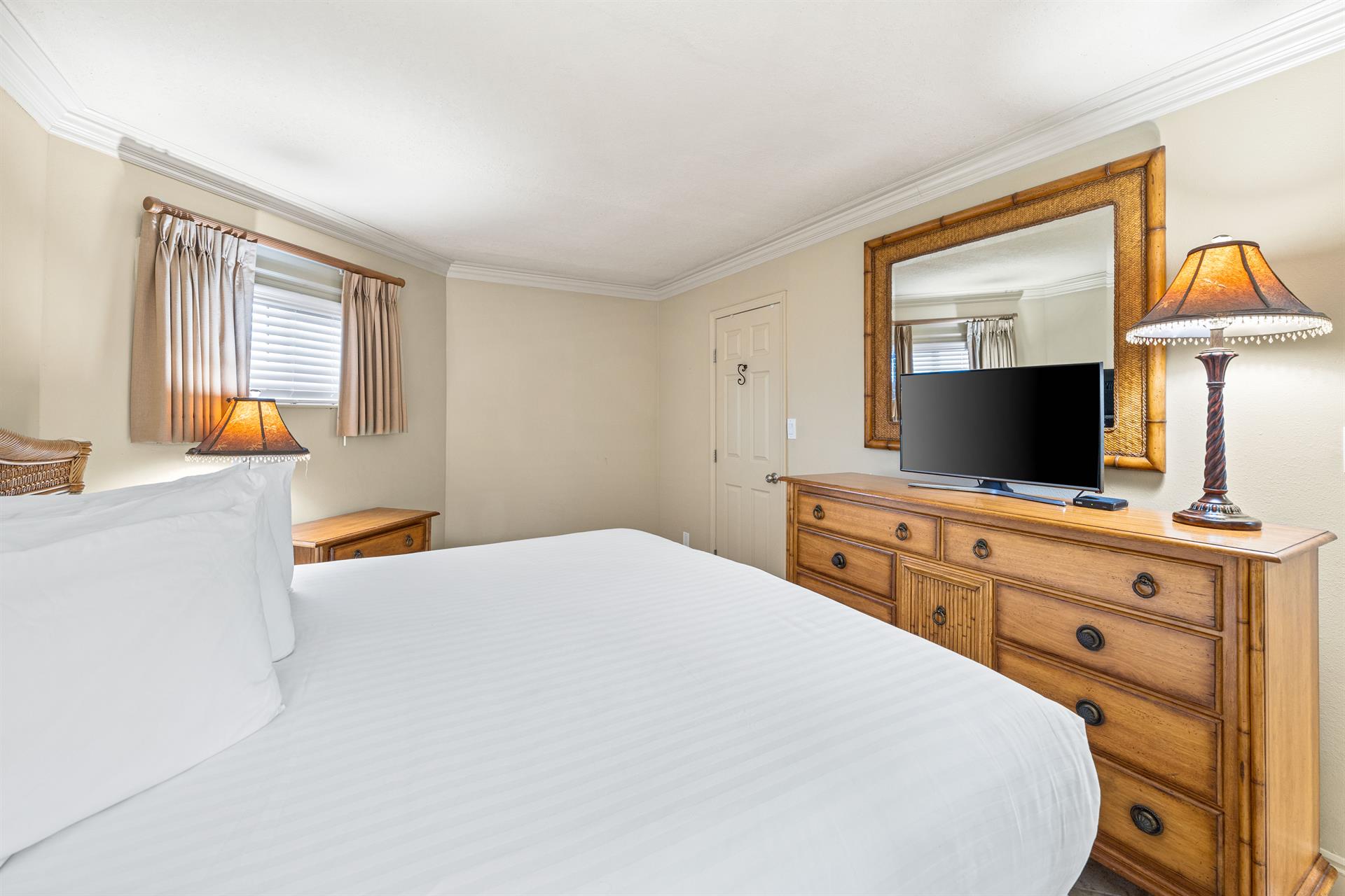 HSRC 613 Bedroom With King Bed