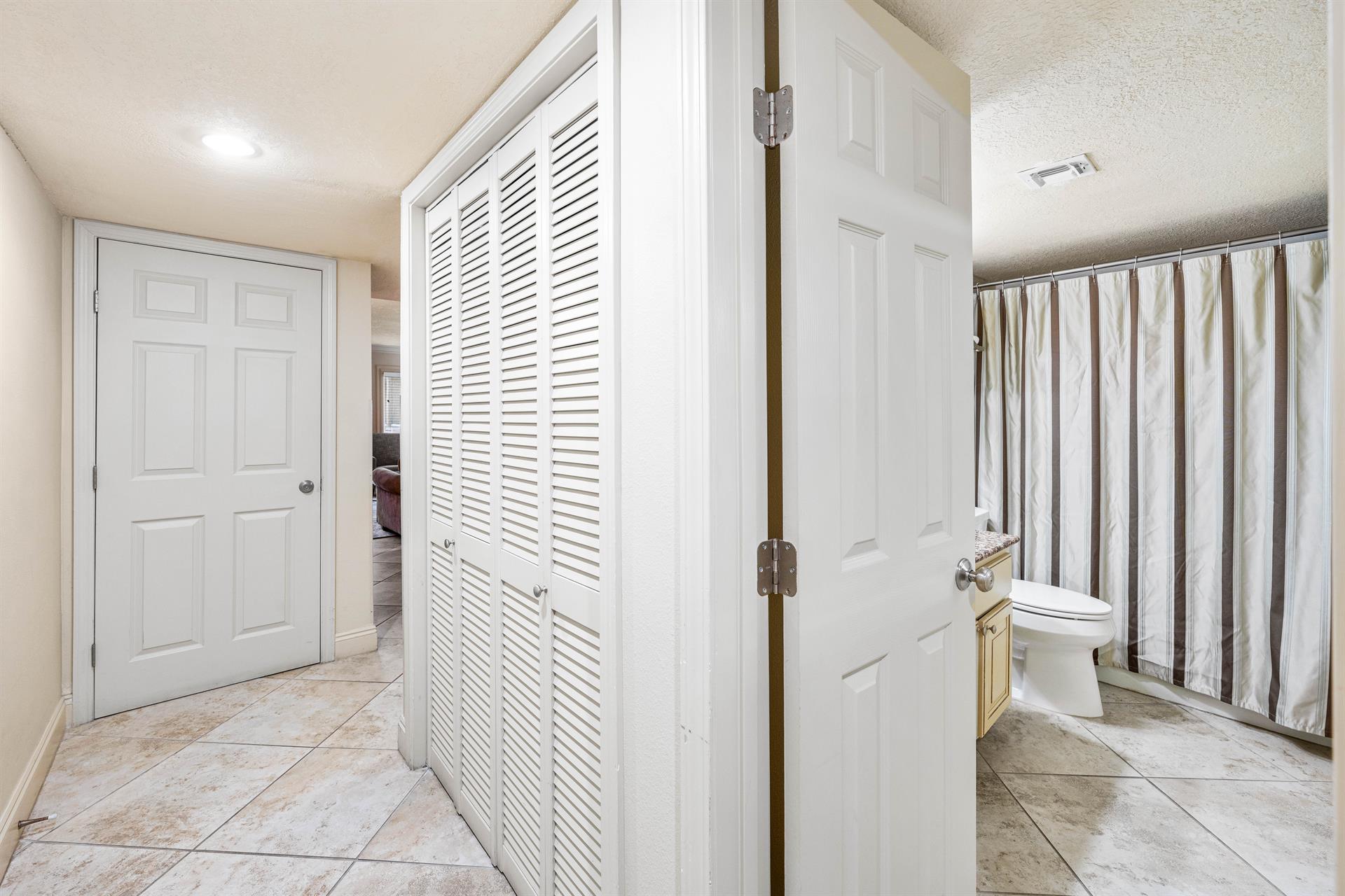 HSRC 613 Entryway And Bathroom