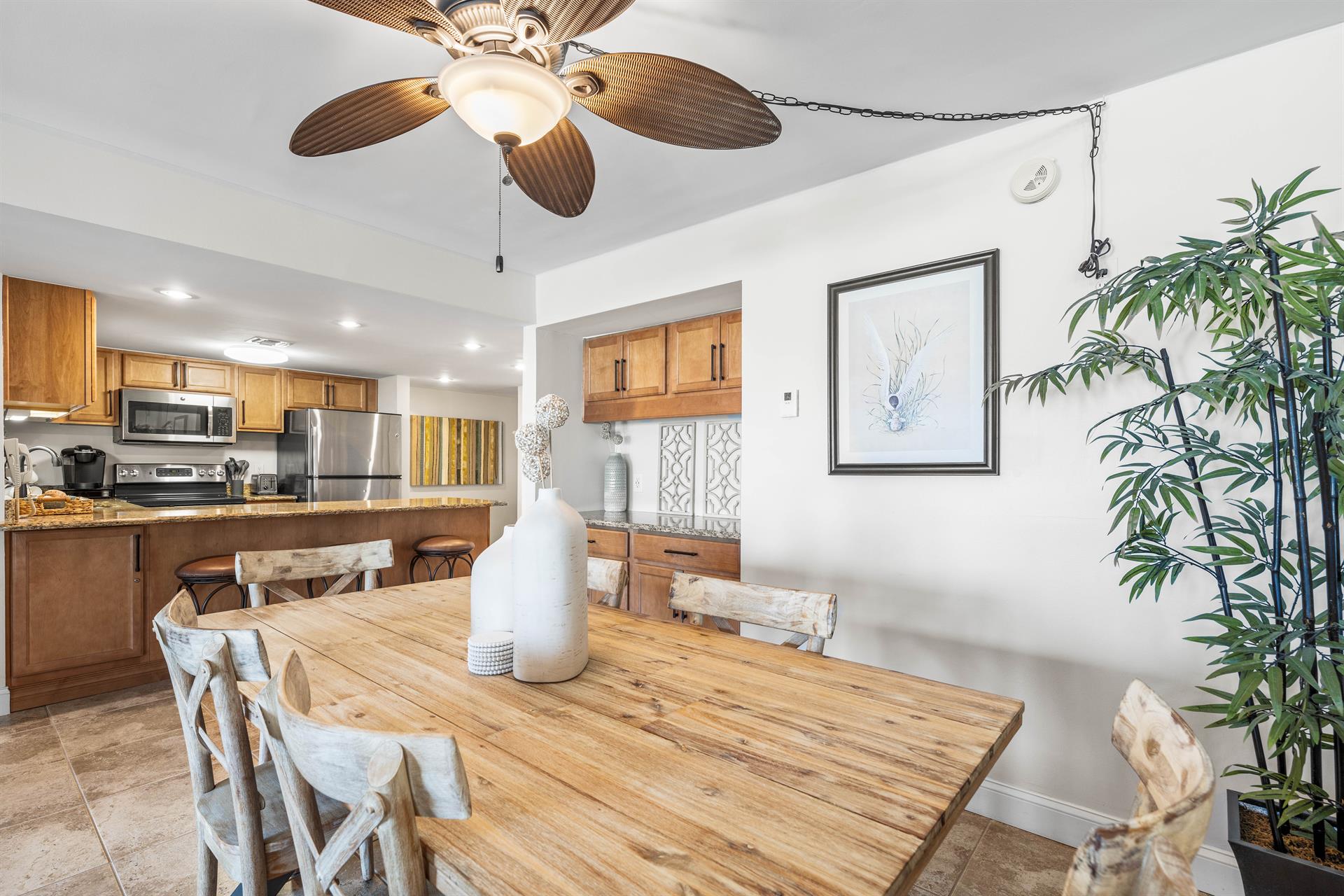 Watch the Ocean Waves as you Eat Family Meals