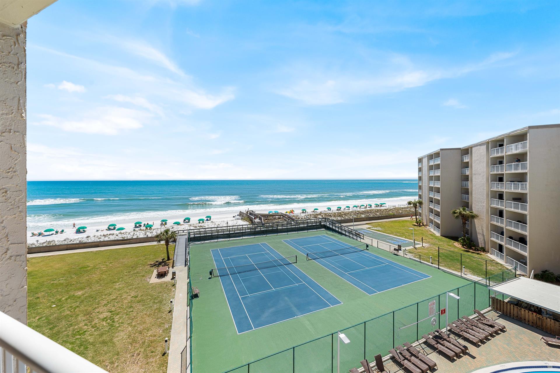 Private Beach Access With FREE Beach Service March 1  Oct 31