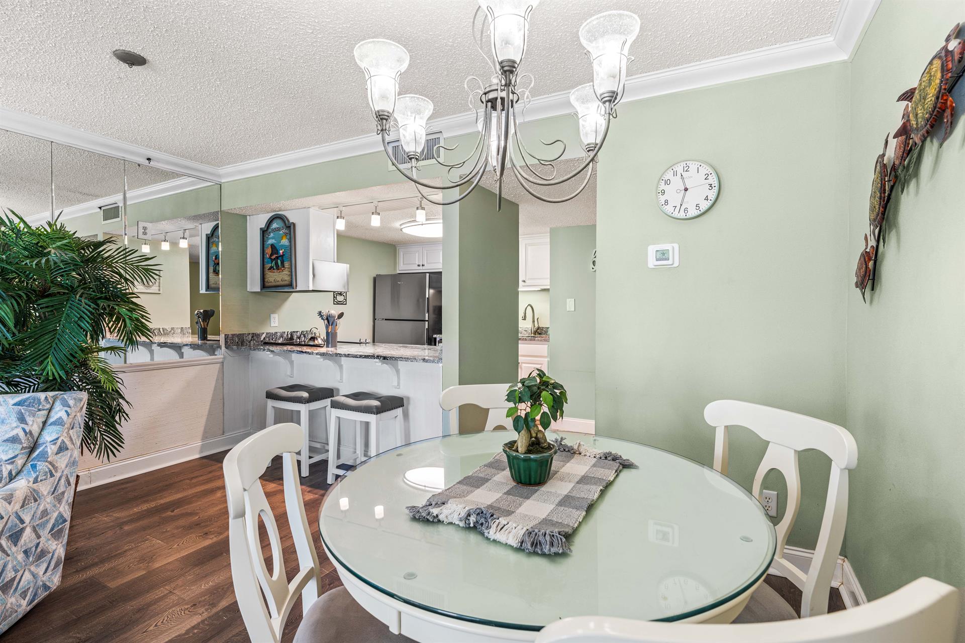 Dining Table Seats 4