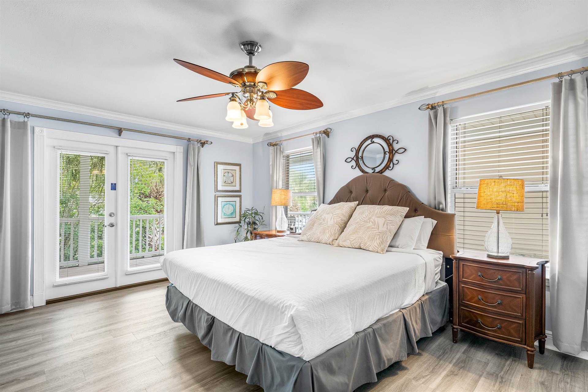 King bedroom 2 on the 2nd floor with balcony access, full bathroom  38 smart tv.