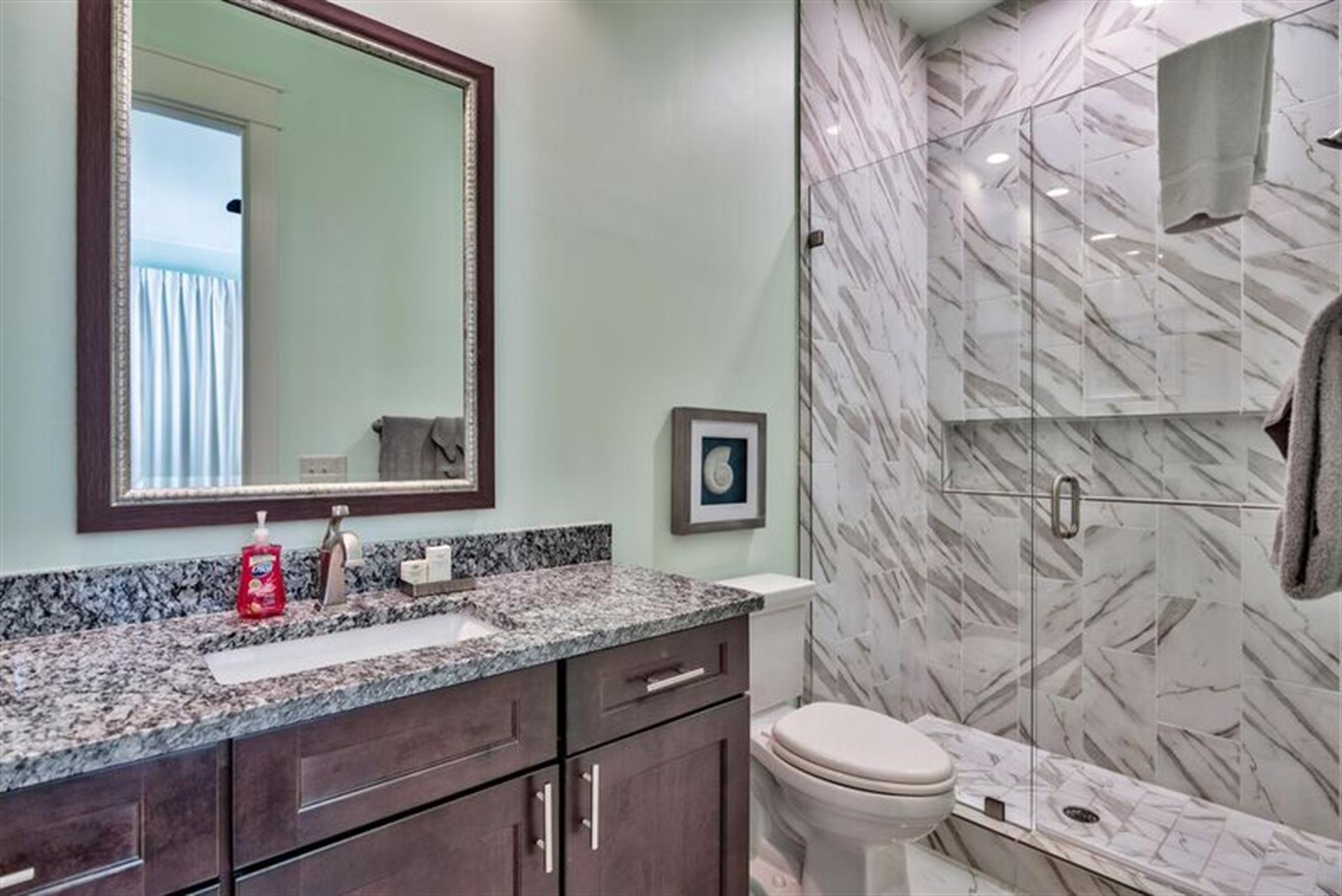 3rd Floor Bunkroom Private Bath