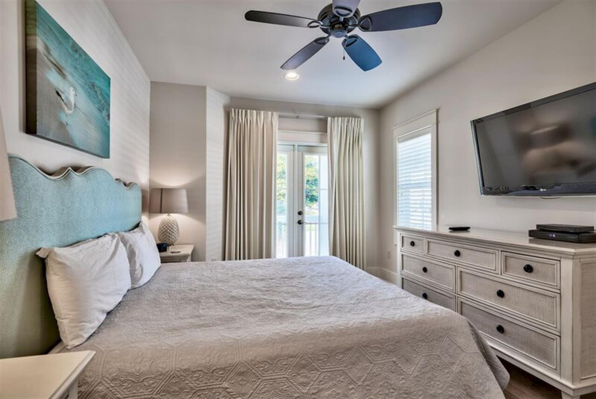 1st Floor King Bedroom W Private Bathroom