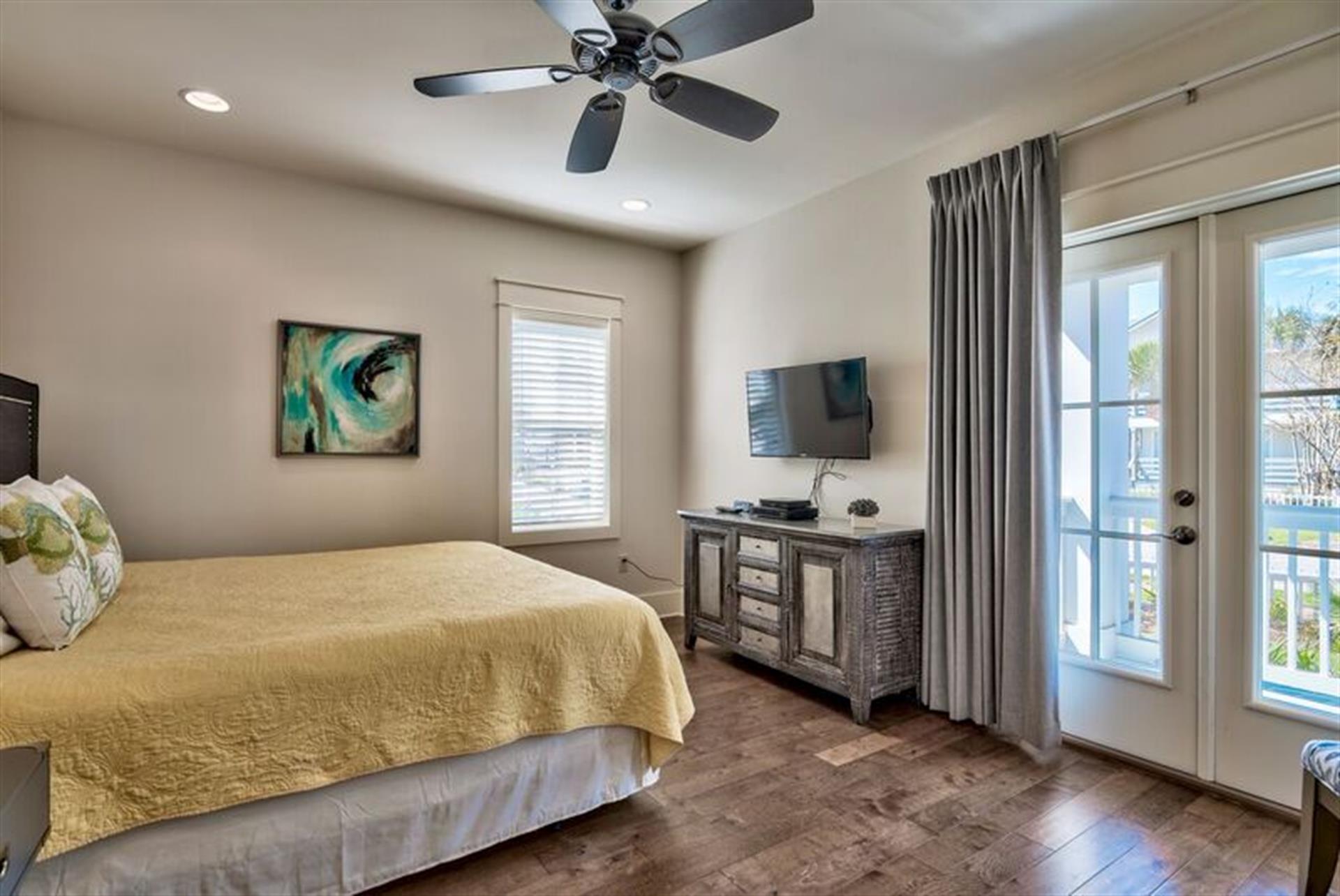 1st Floor King Bedroom