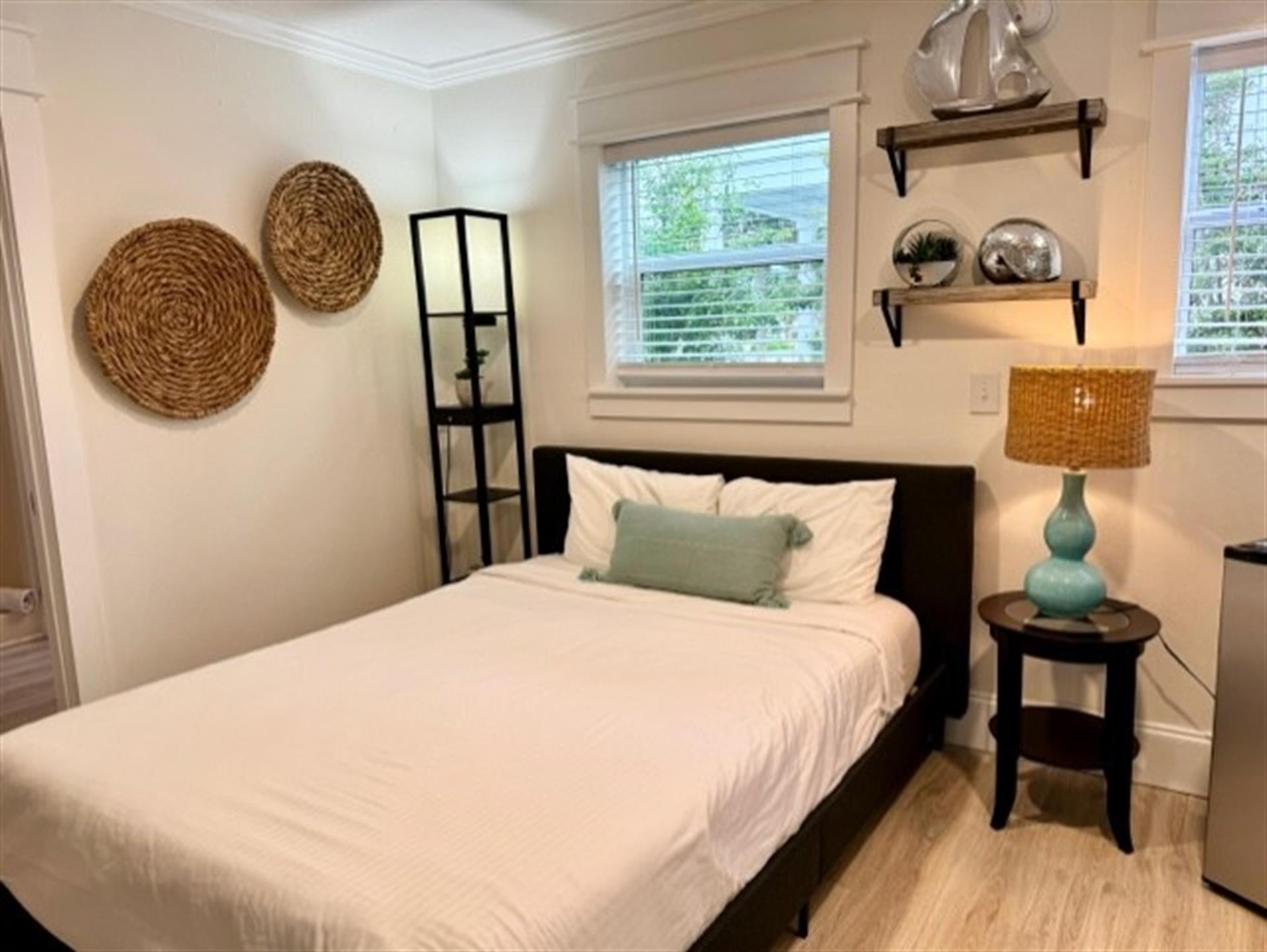 Guest house first floor queen bed