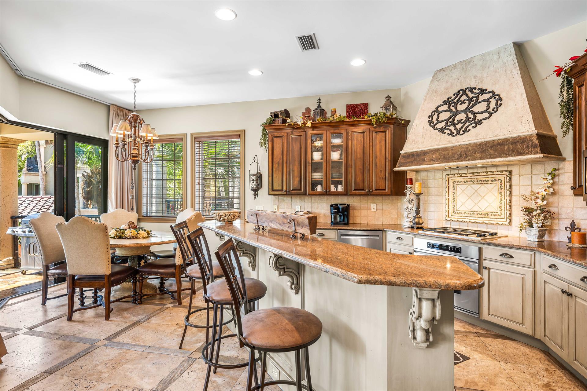 Breakfast bar with seating for 3