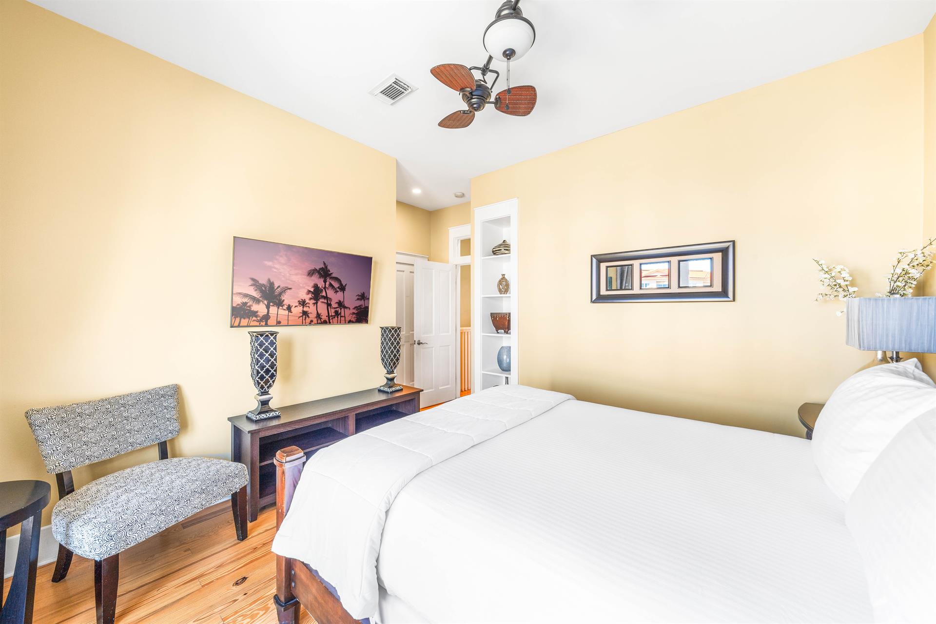 3rd Floor Queen Guest Room with Private Bathroom