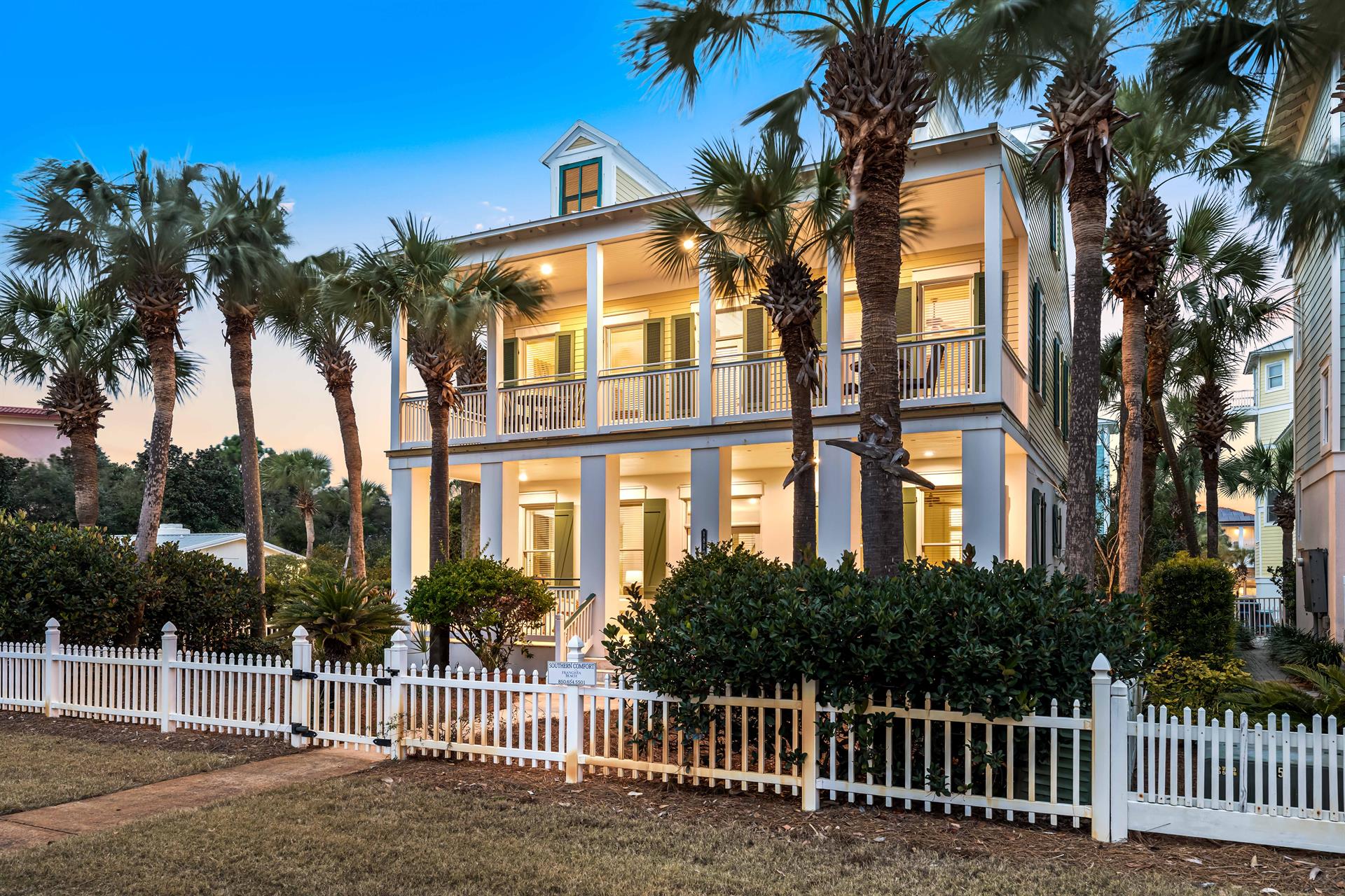 Southern Comfort is a classic coastal cottage directly across the street from the Hollywood St. beach access.