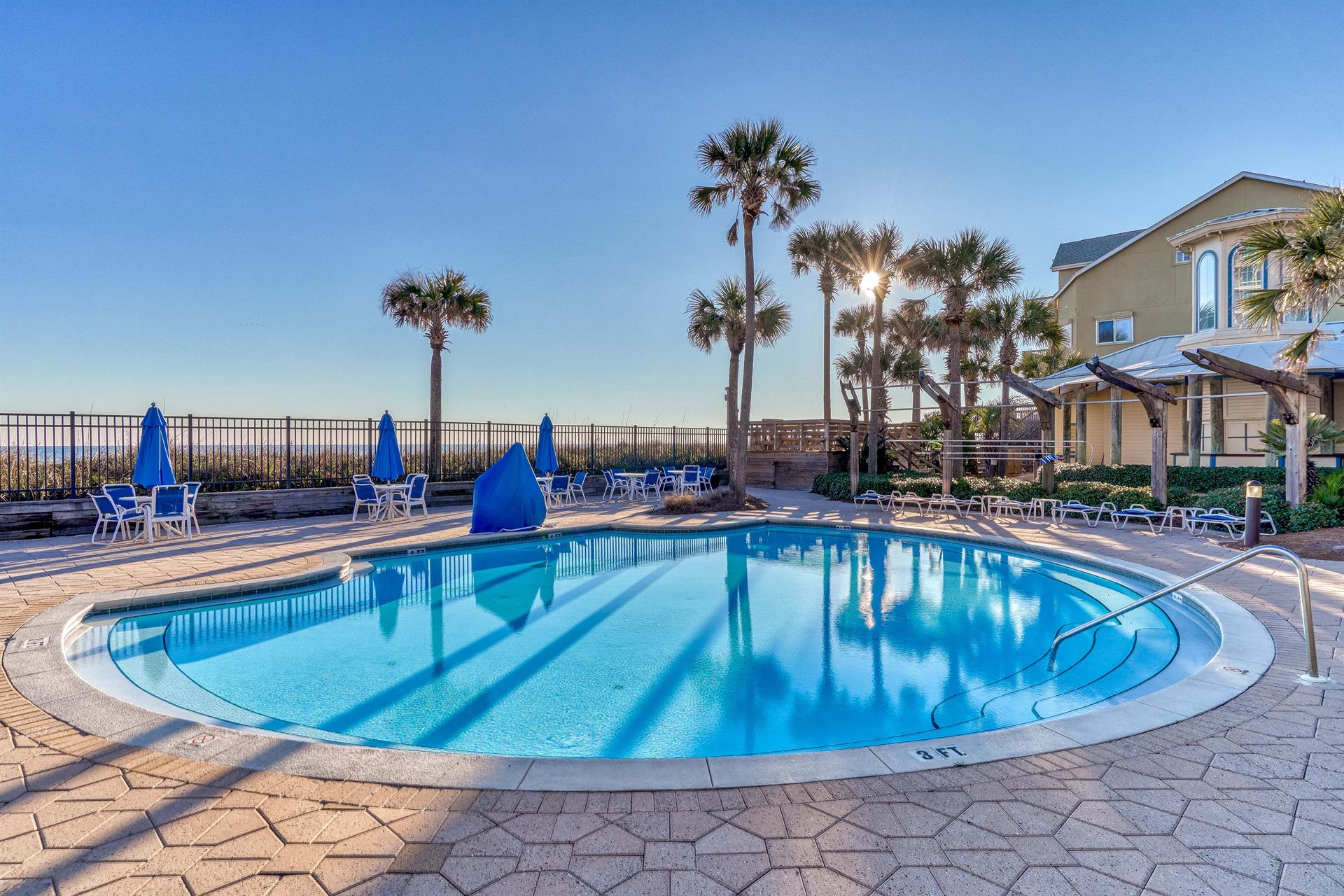 Amazing Beachside Pool Heated October  May