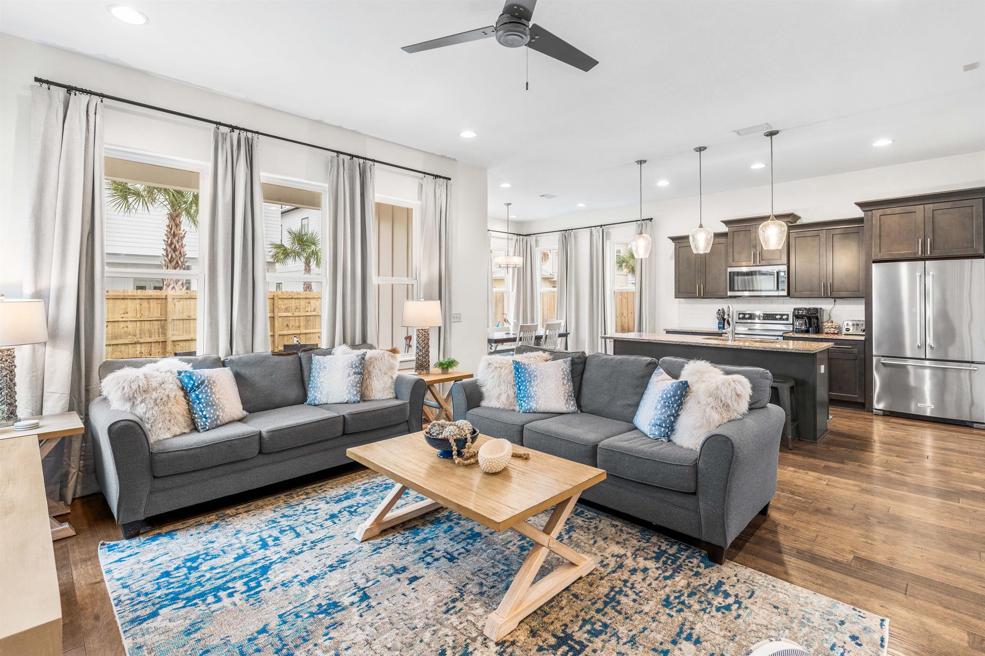 Open floor plan with lots of natural light