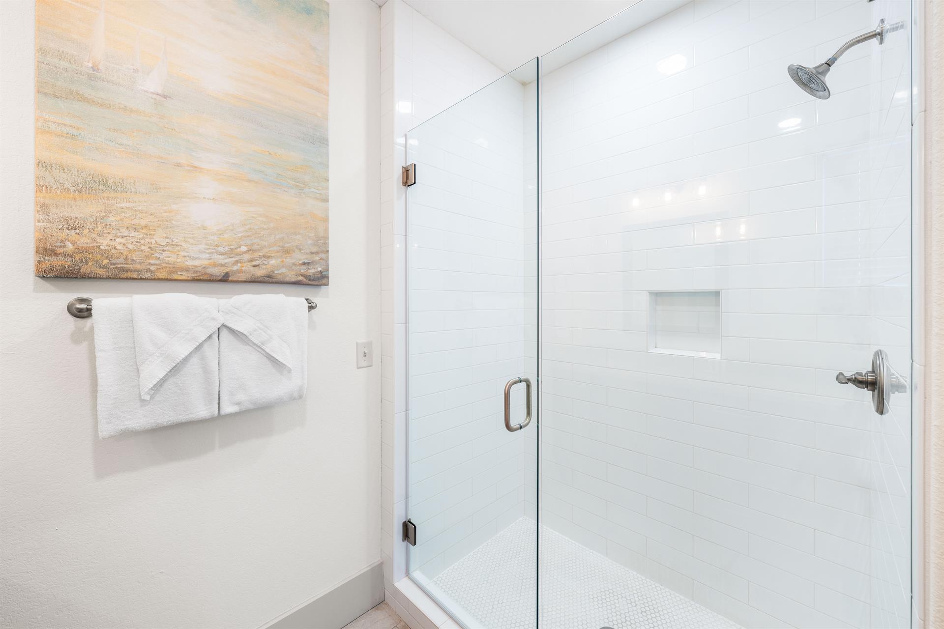 Primary en suite walkin shower