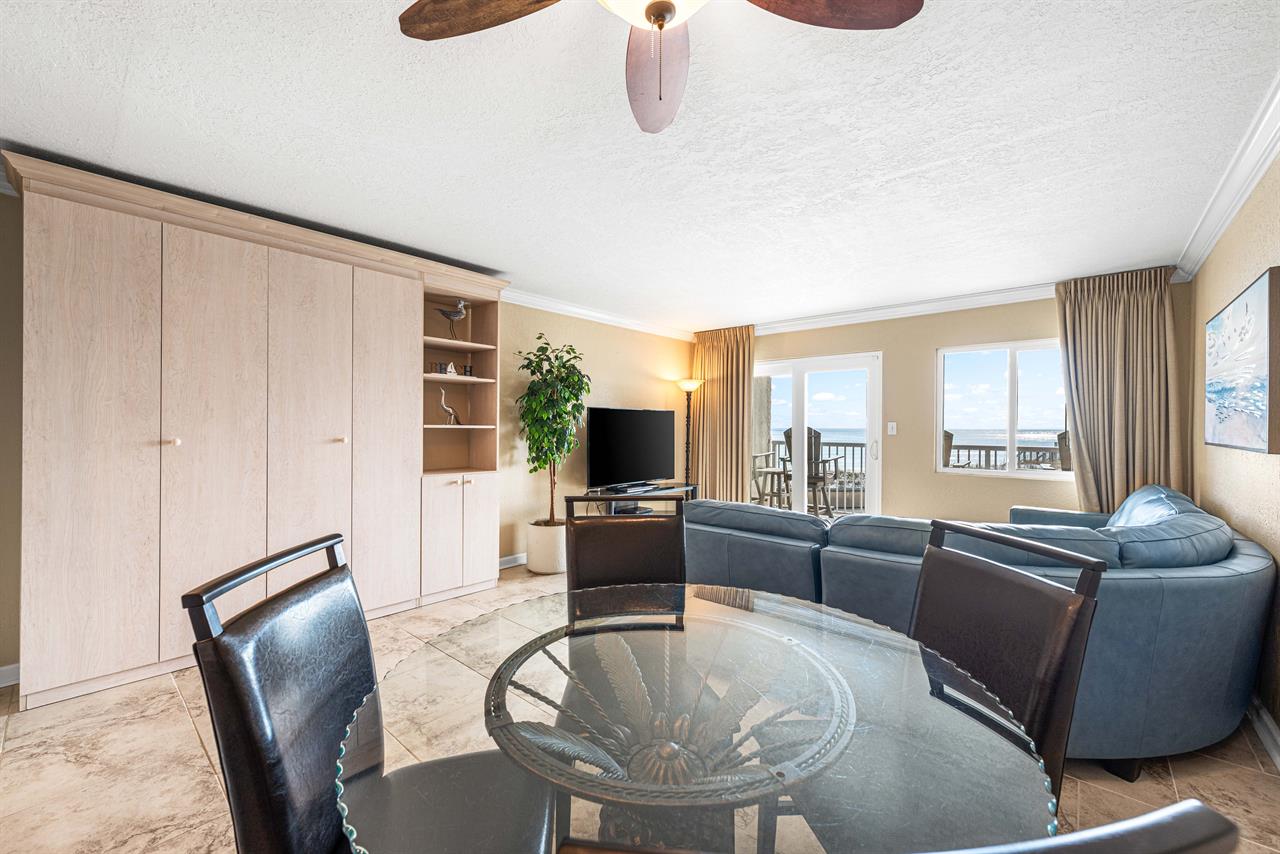 Murphy Bed for Additional Sleeping