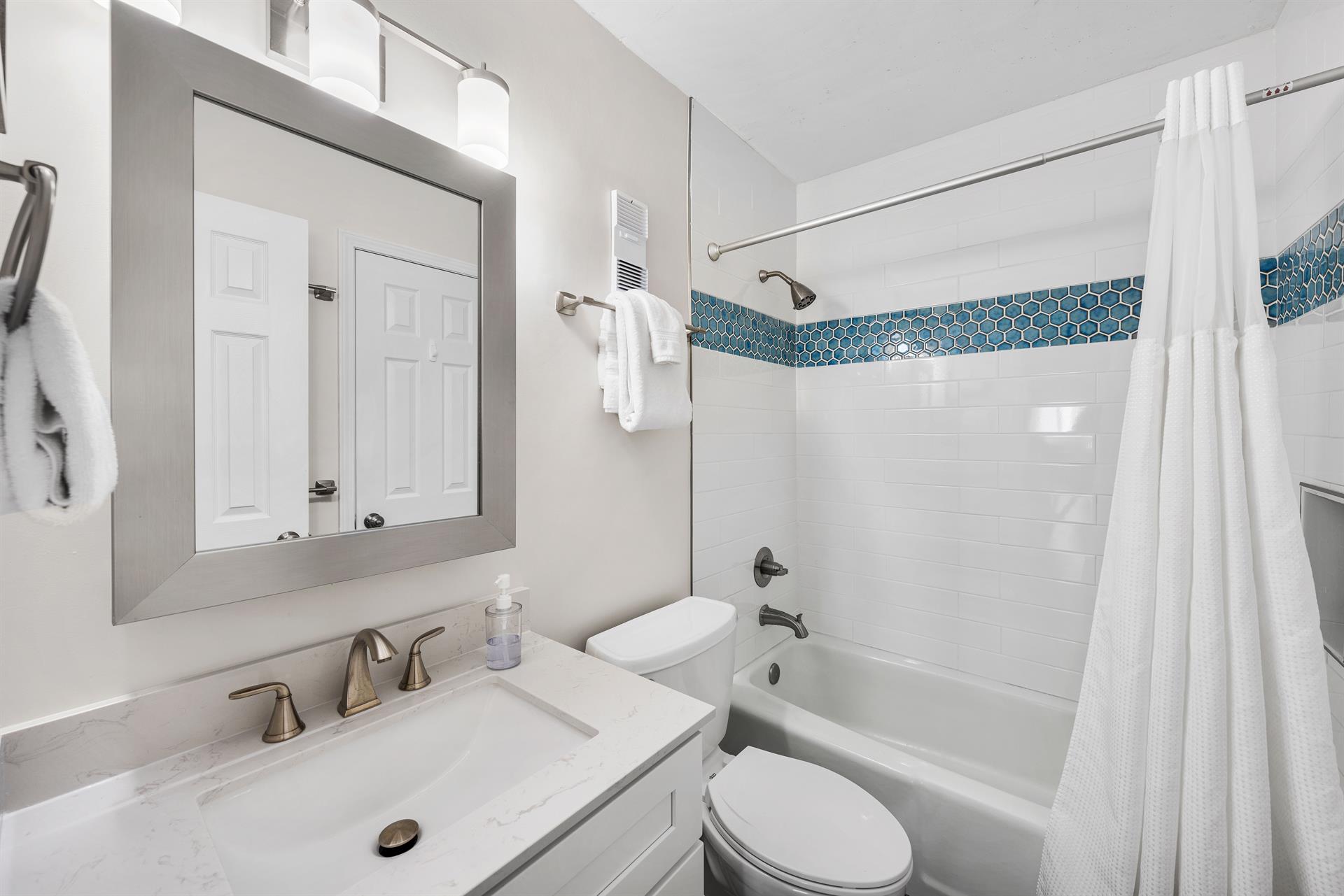 Guest Bathroom with showertub combo