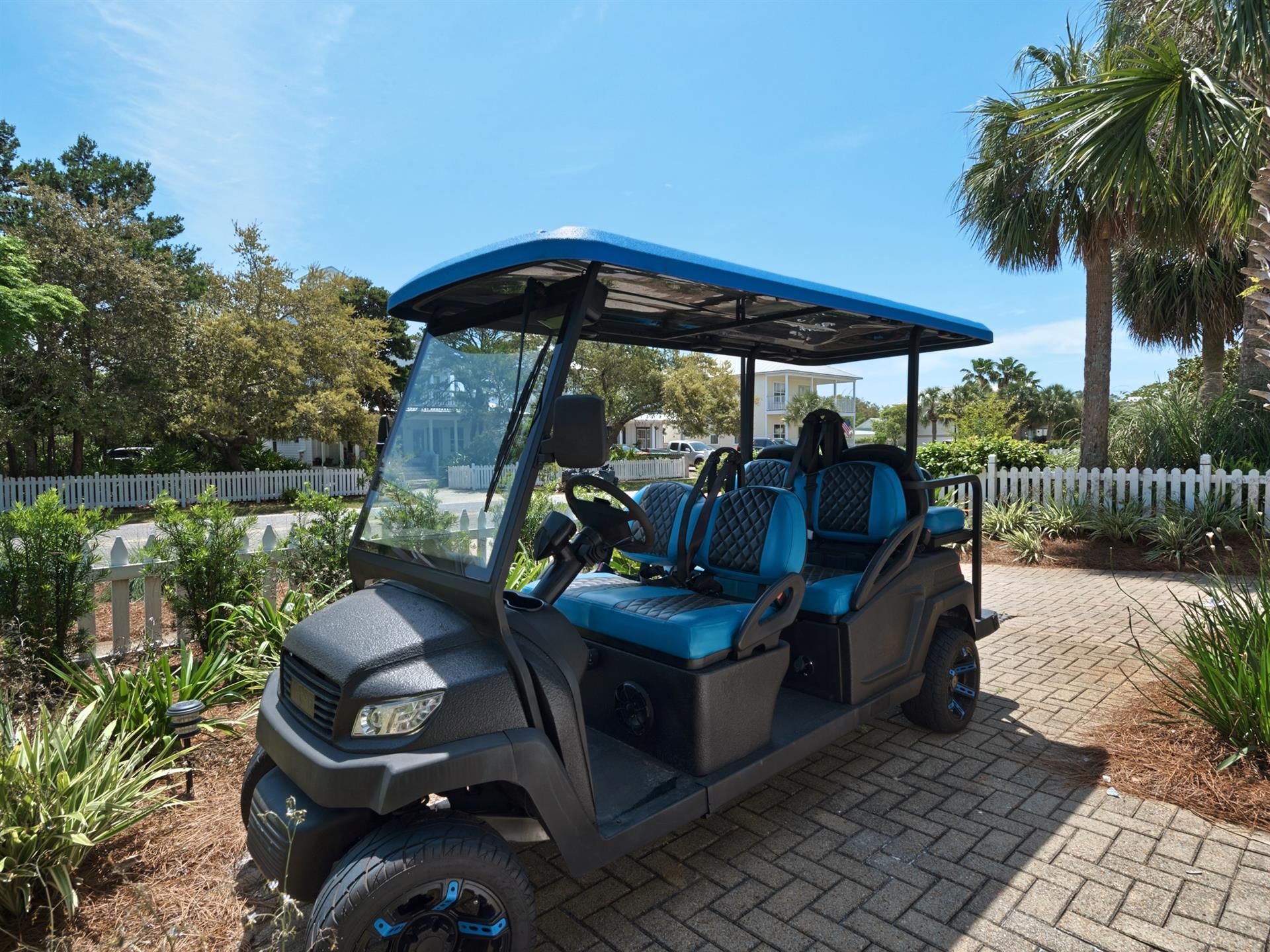 6 person golf cart provided with the home