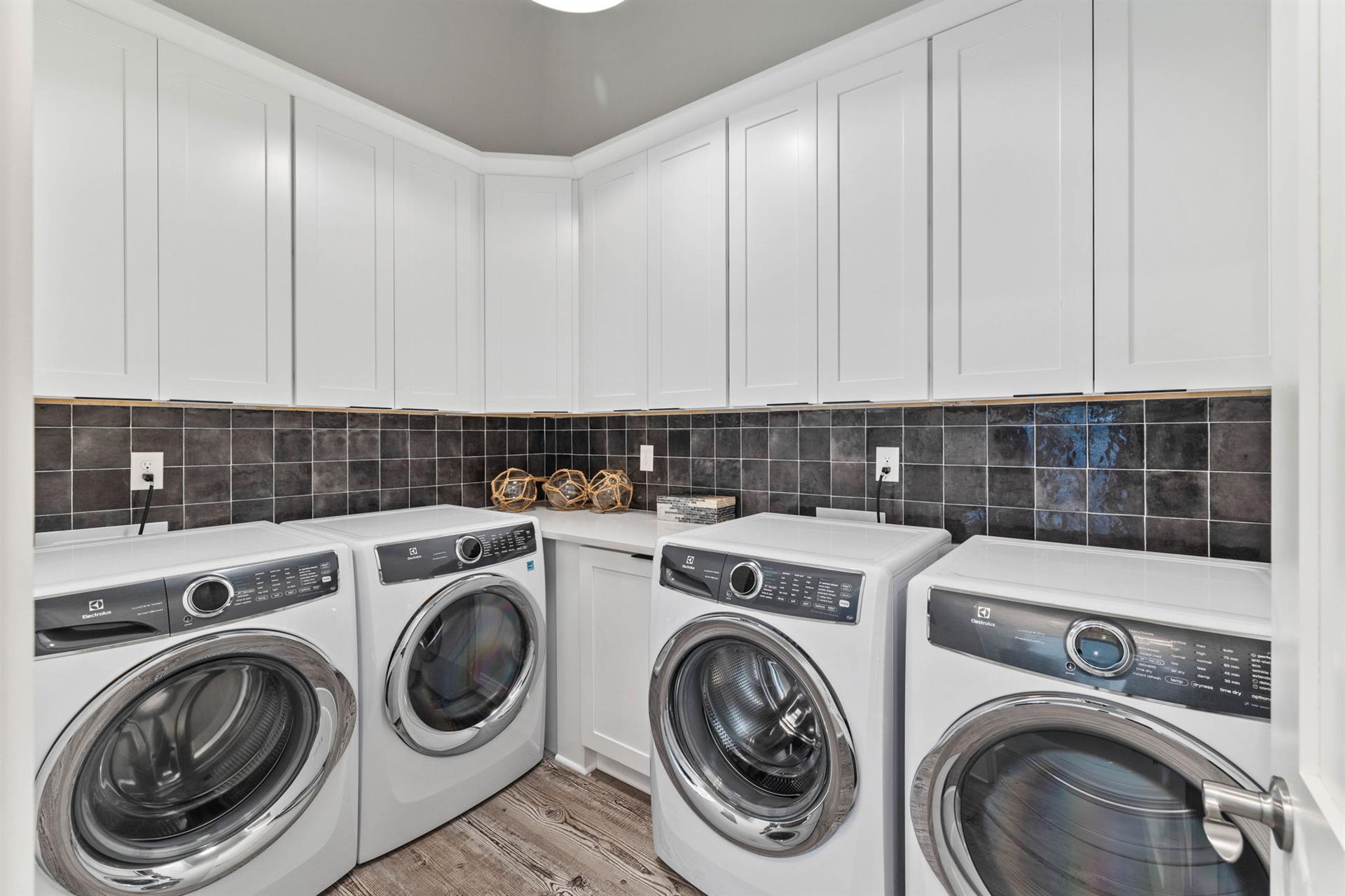 Laundry Room with 2 Washers and 2 Dryers 2nd Floor