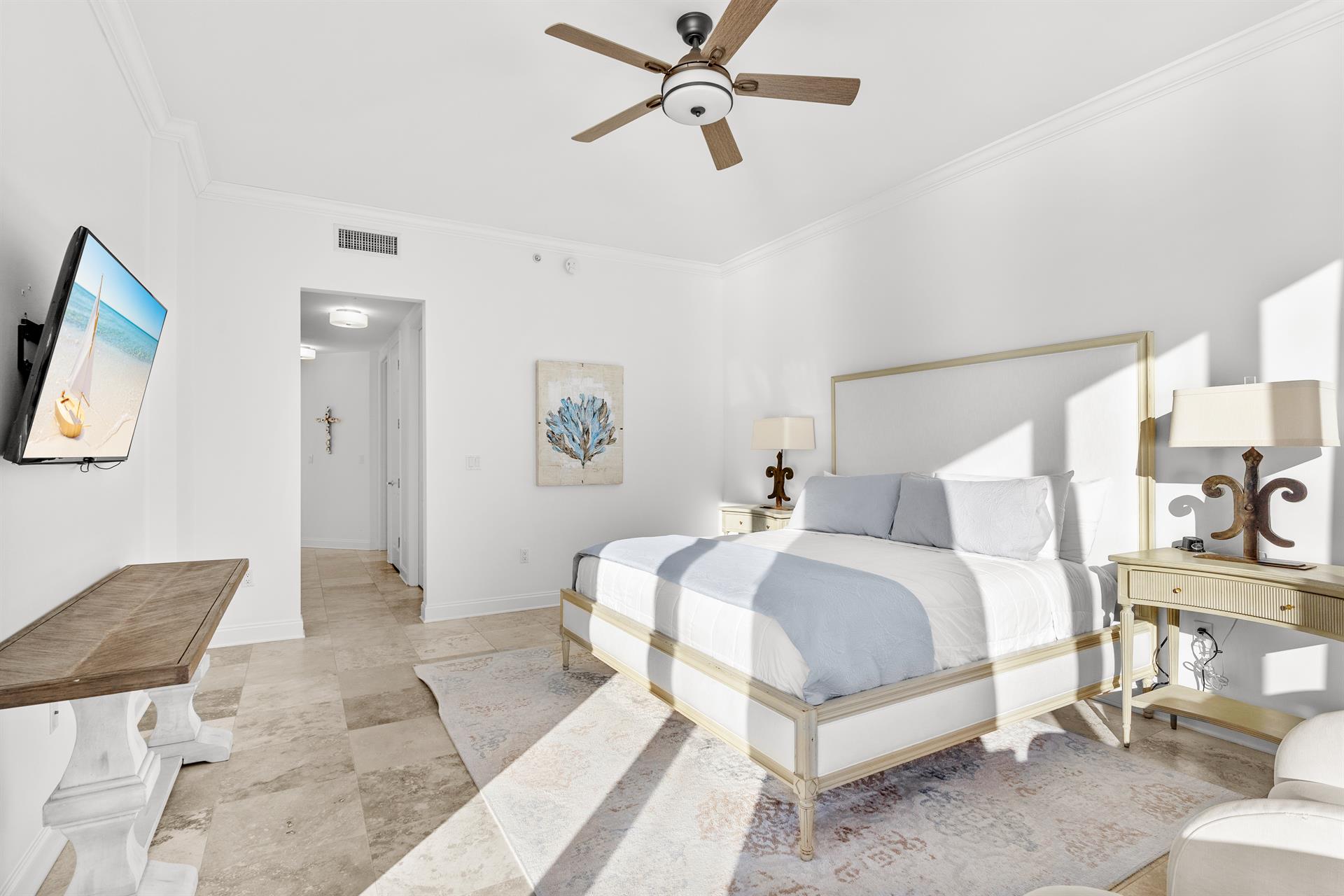 1st Floor King Bedroom