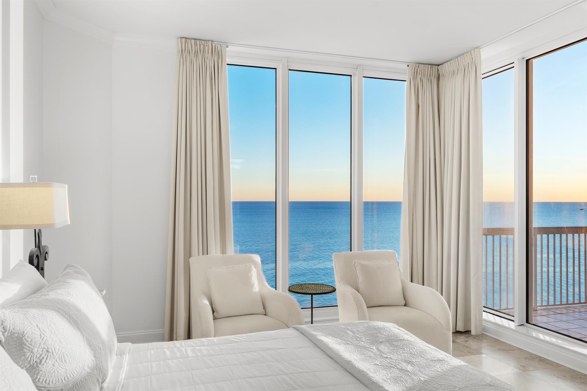 1st Floor King Bedroom