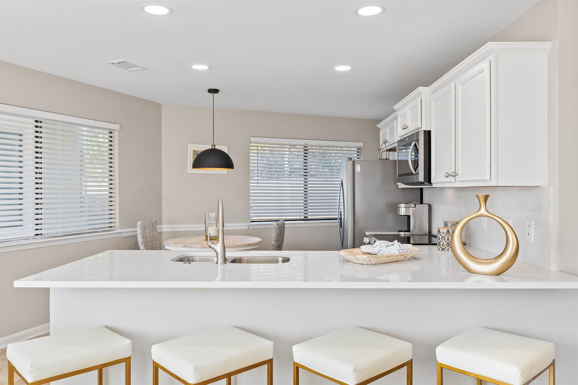 Kitchen with Breakfast Bar Seating