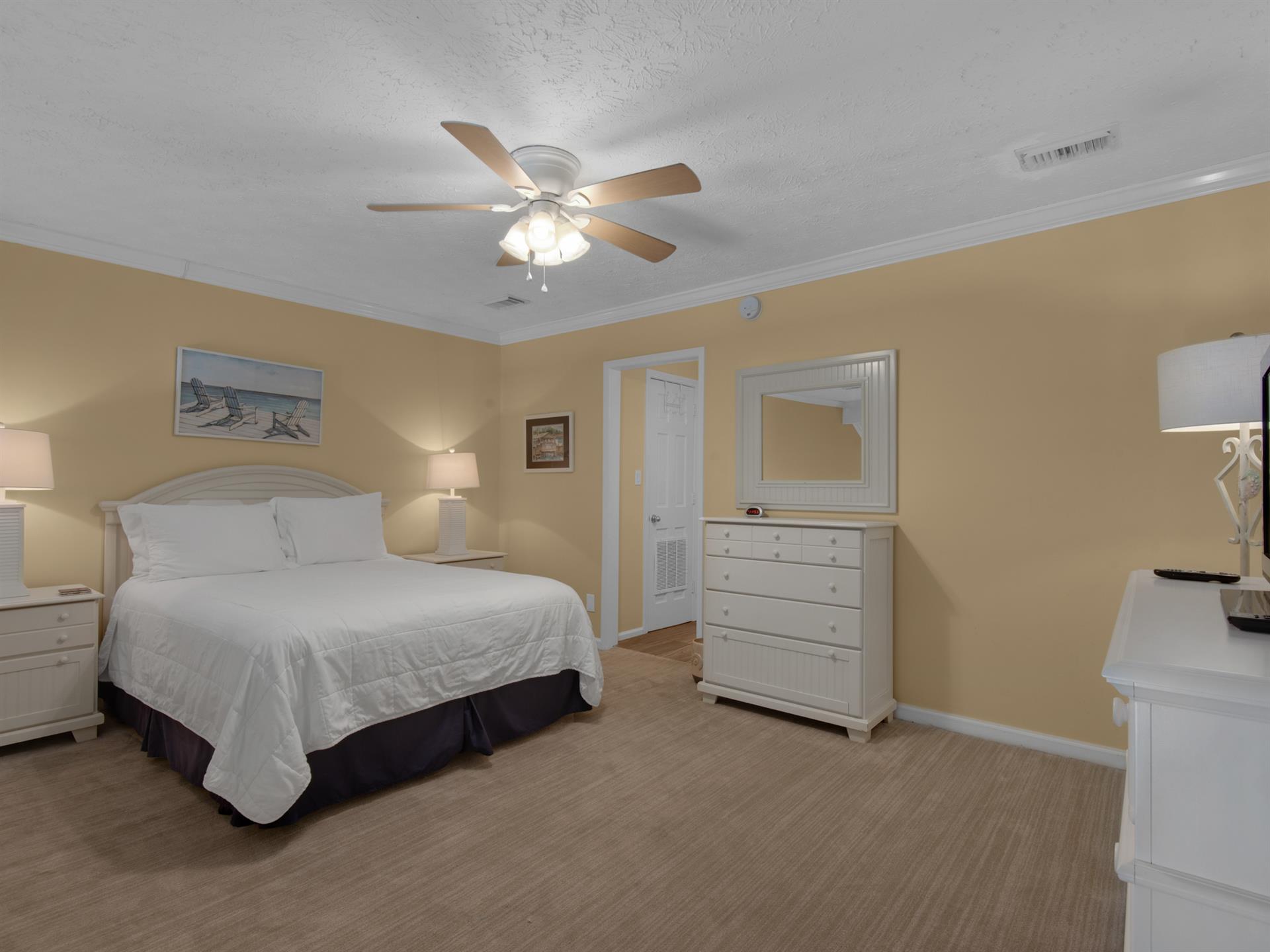 Loft Queen Bedroom 2