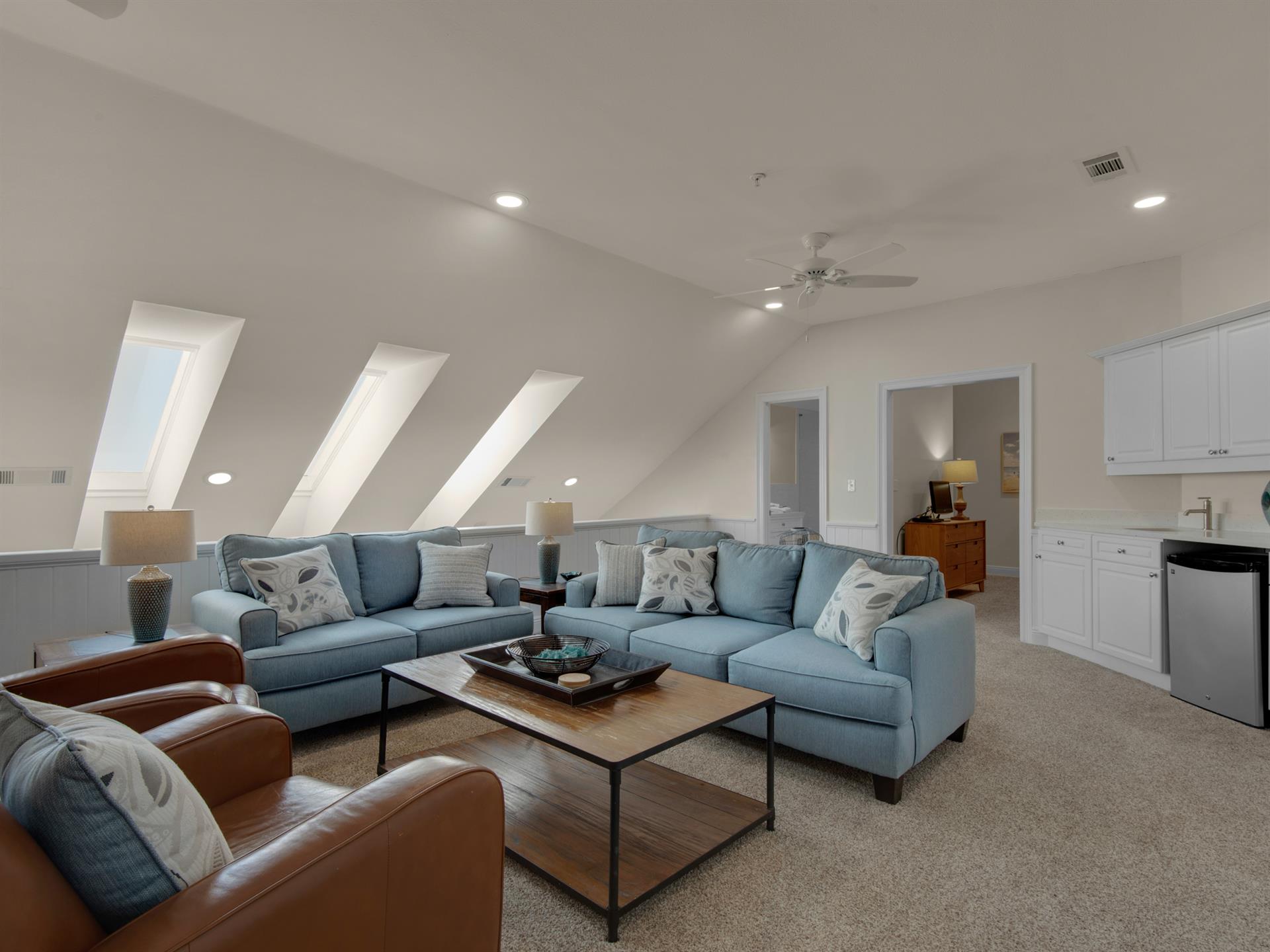 Sititng Area 2nd Fl Loft