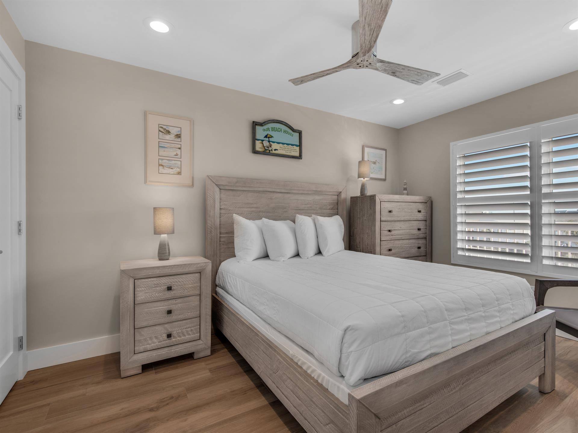 Bedroom 2 with Queen Bed