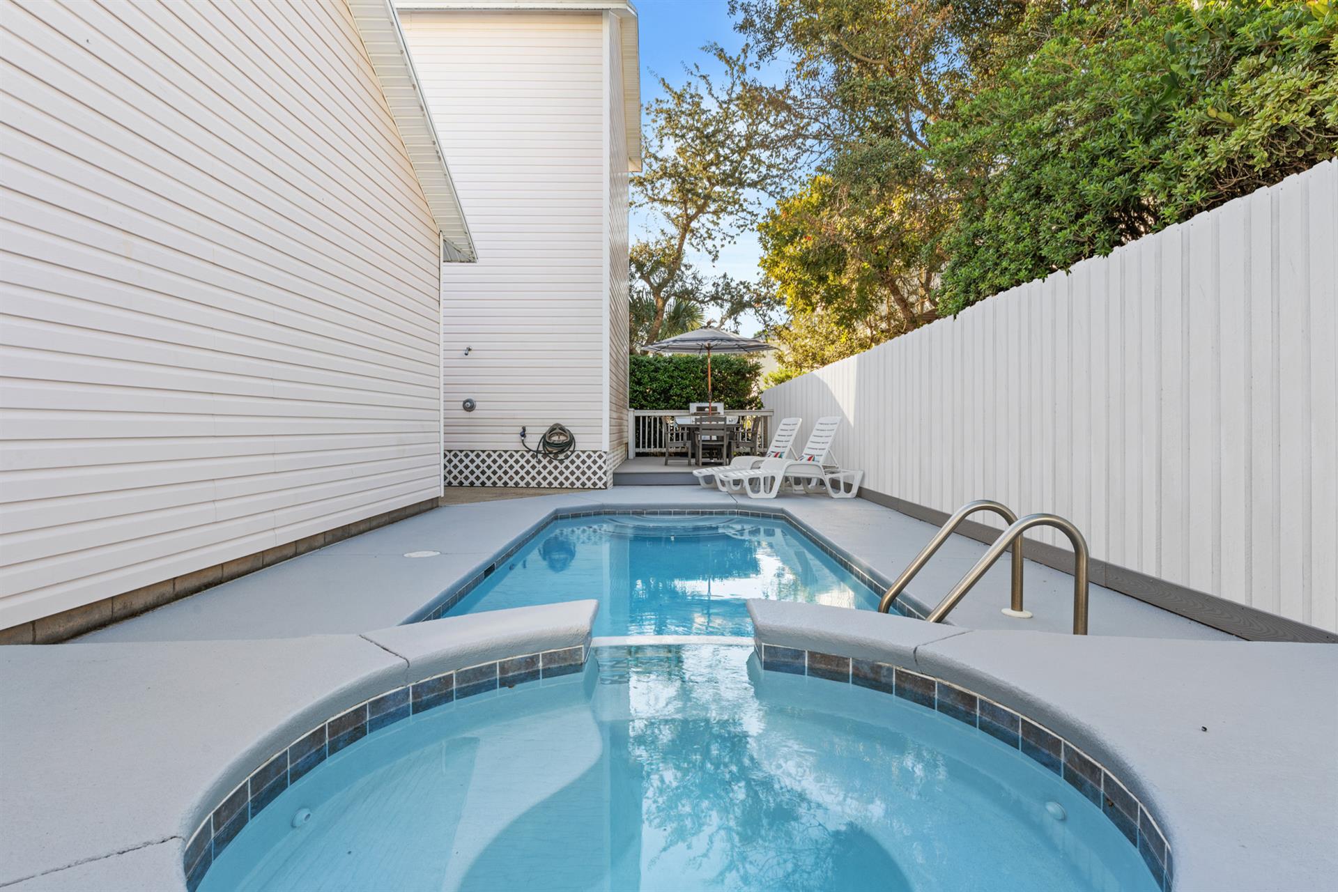 Private Pool with Spill Over Spa