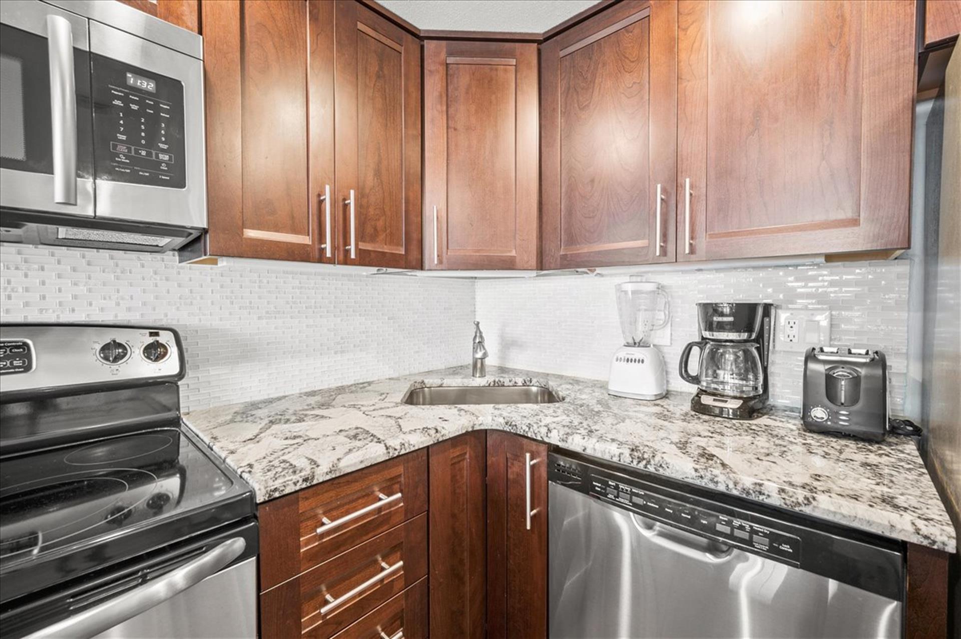 HSRC 513 Kitchen With Stainless Steel Appliances