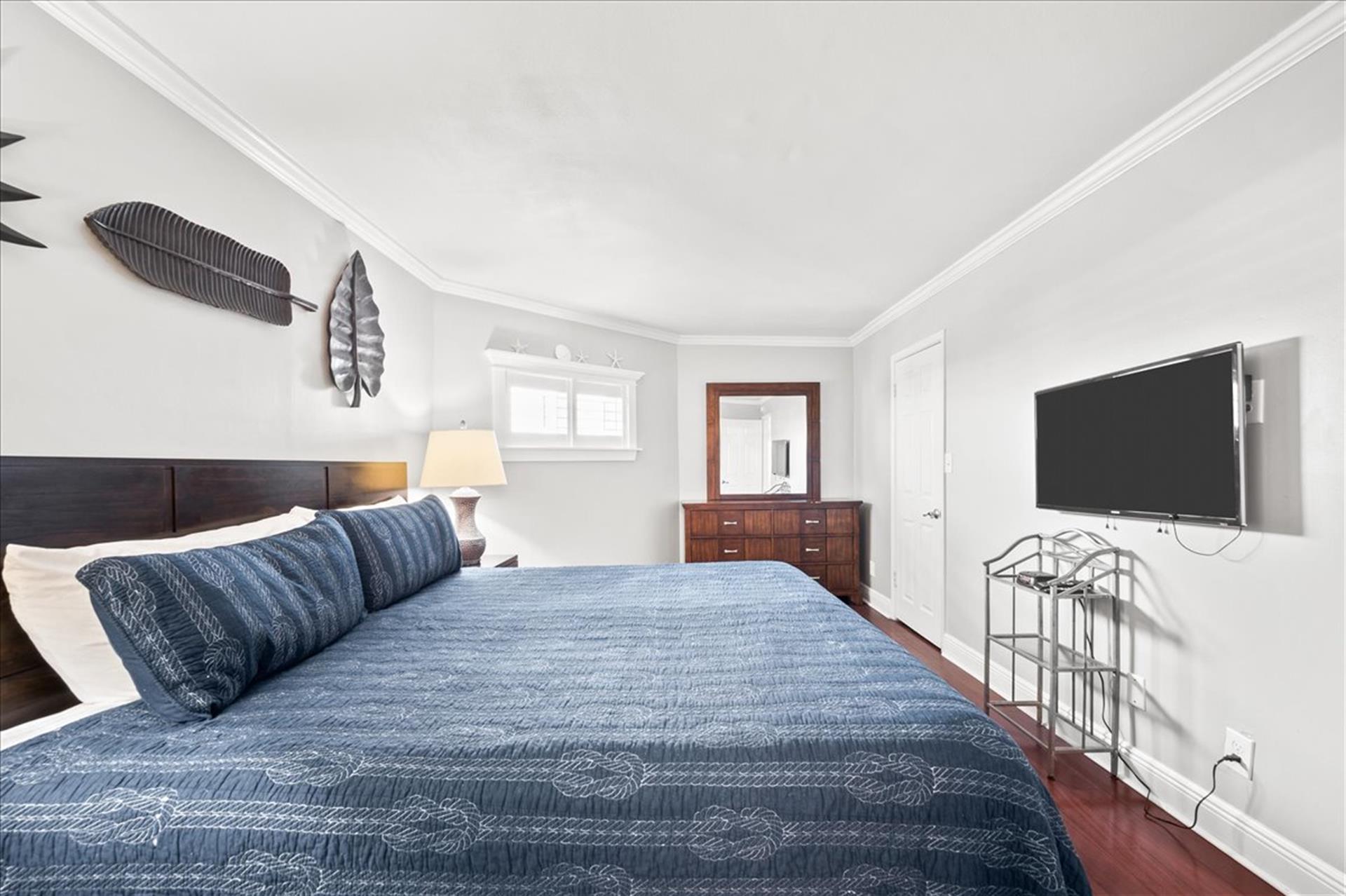 HSRC 513 Bedroom With King Bed