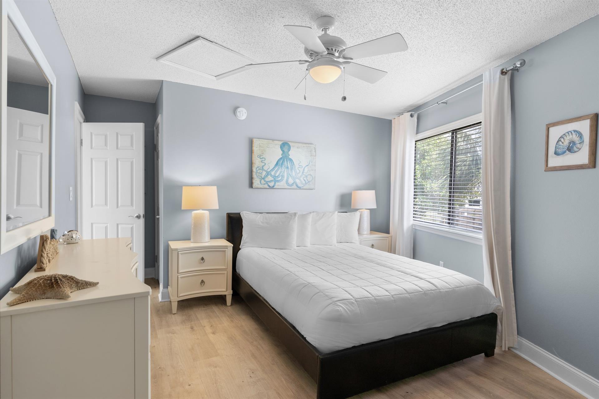 Bedroom 2 with Queen Bed