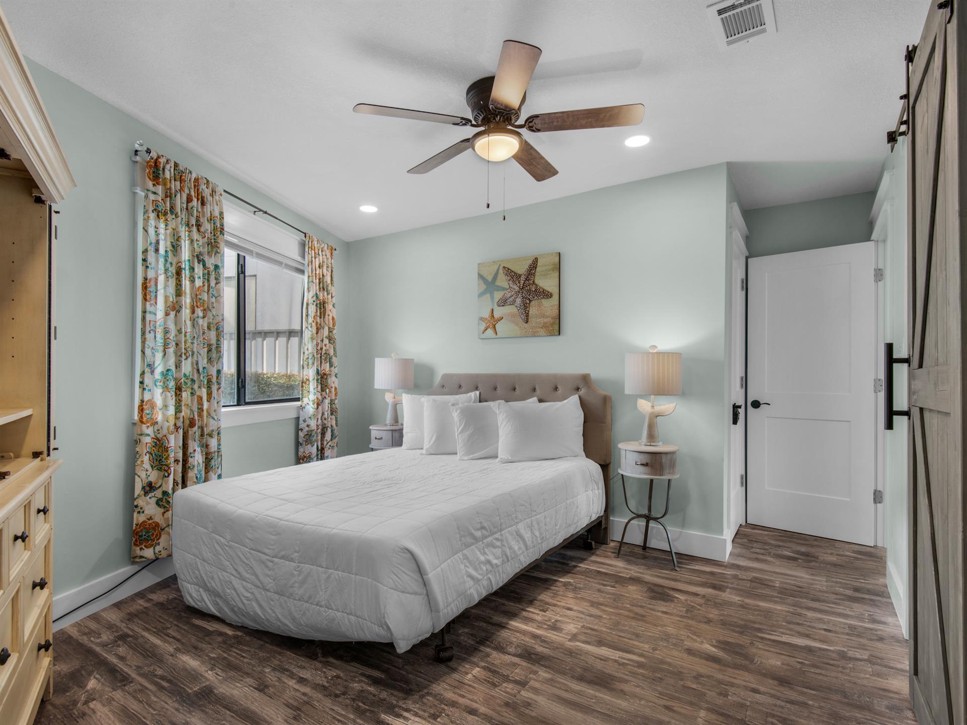 Bedroom 2 with Queen Bed