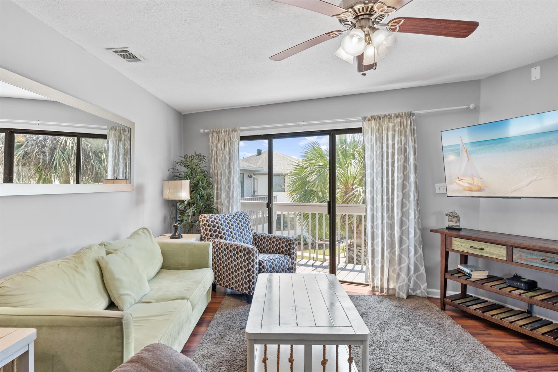 Living Arew with Flat Screen TV