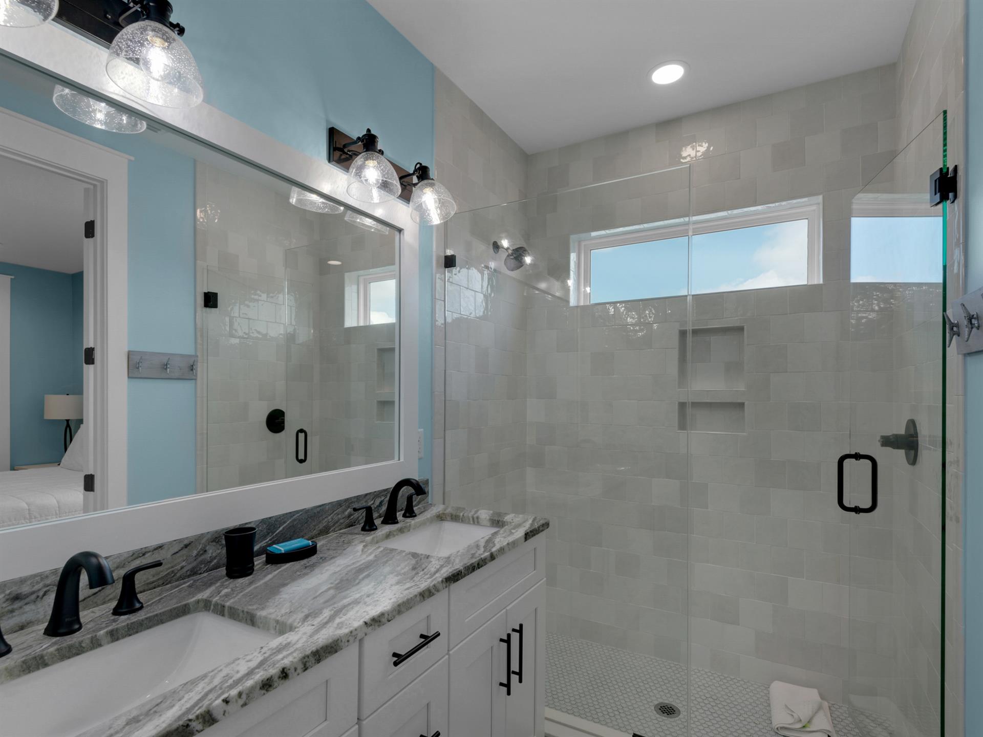 2nd Floor King Room 5 Bathroom