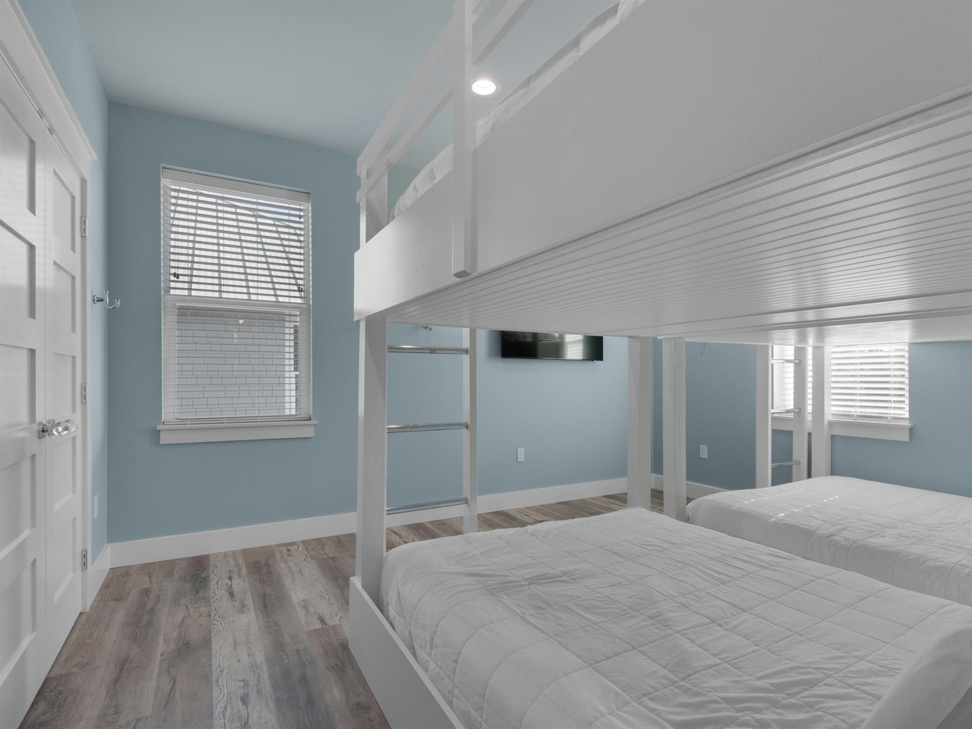 Bedroom 4  2nd Fl Queen Bunks TV