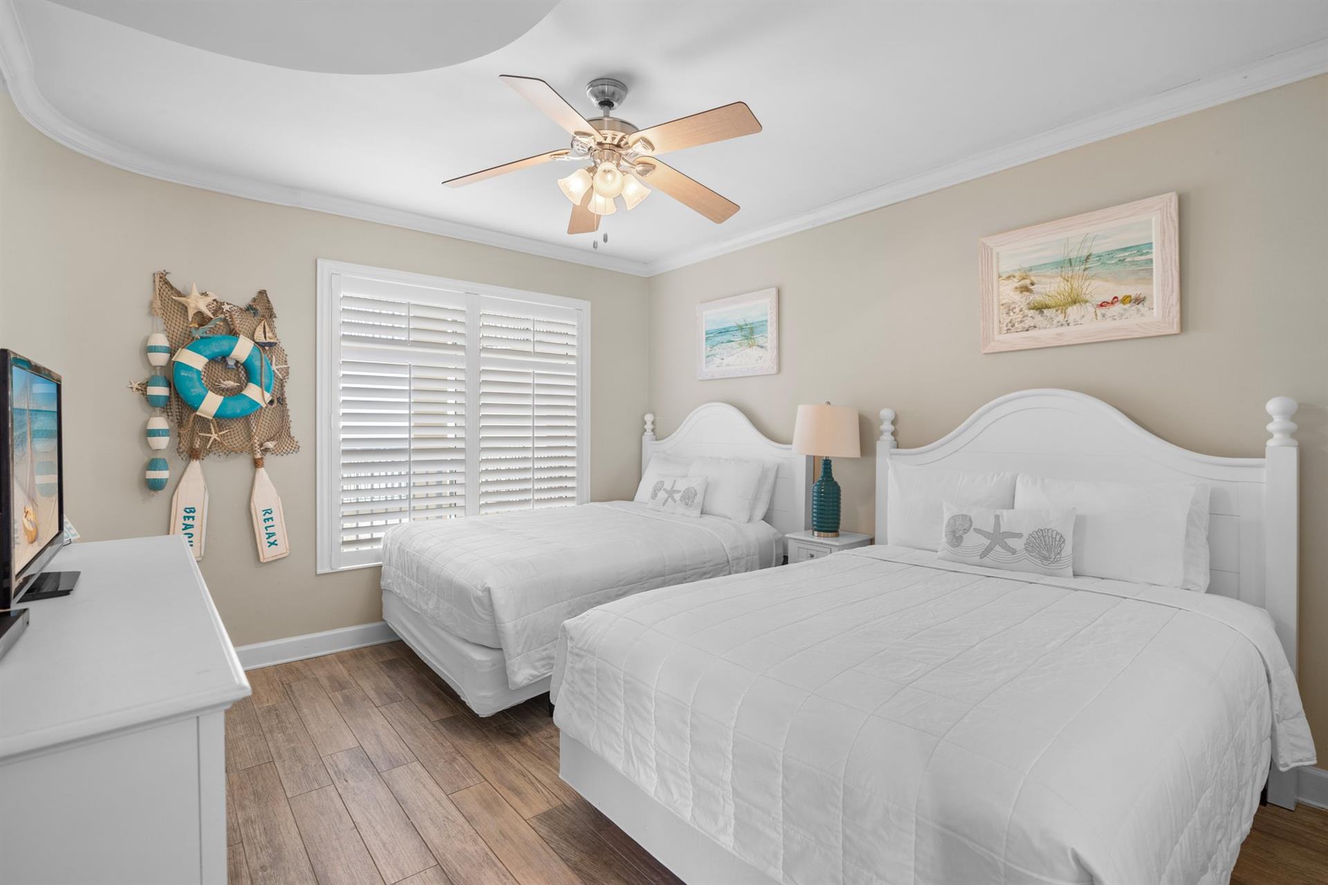 Bedroom 3 with 2 Queen Beds