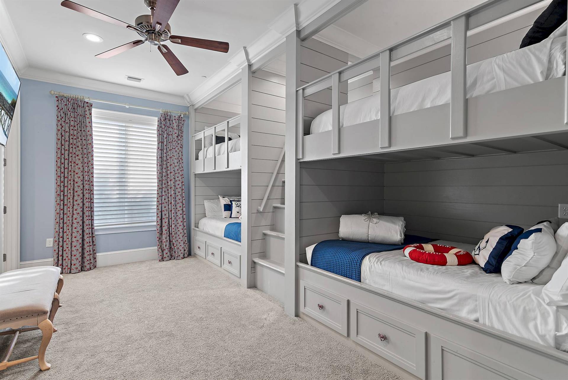 Bedroom 5 with 2 Double over Double Bunk Beds