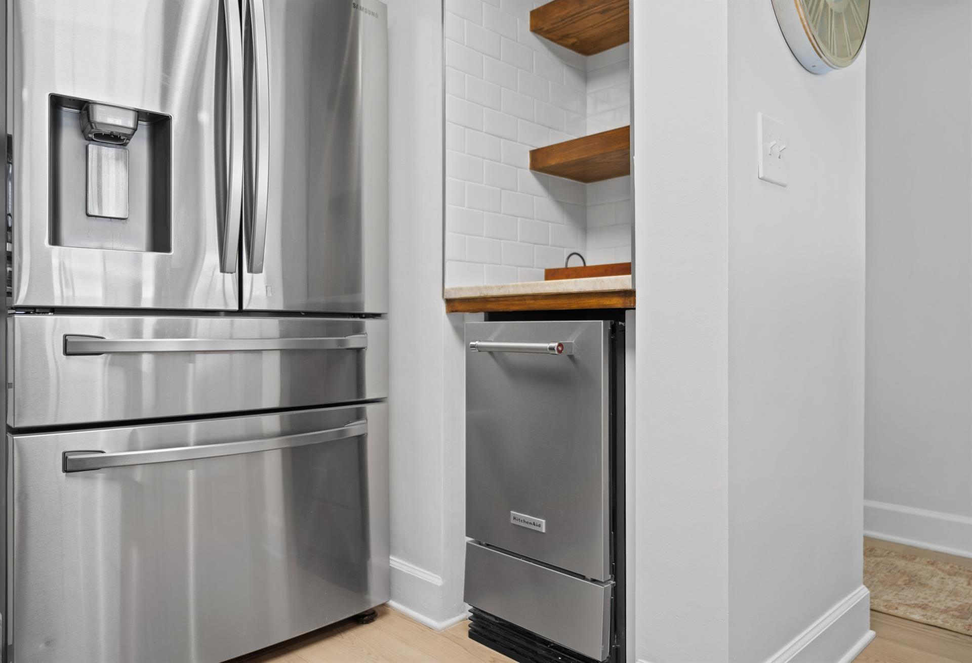 Standalone Ice Maker