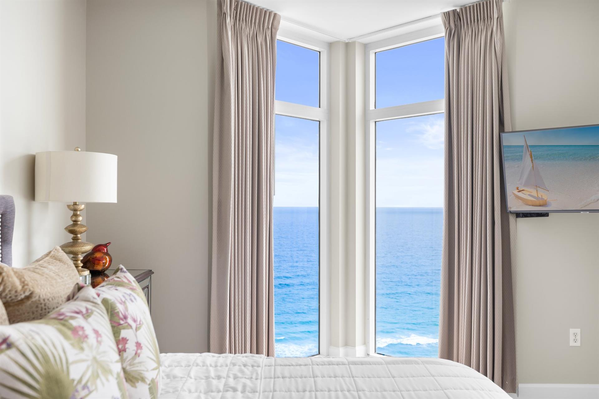 Enjoy Waking Up to the Views of the Gulf