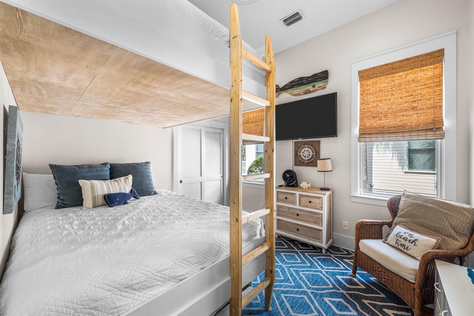 Bunkroom with queen over queen and an optional twin trundle.   Sleeps 4