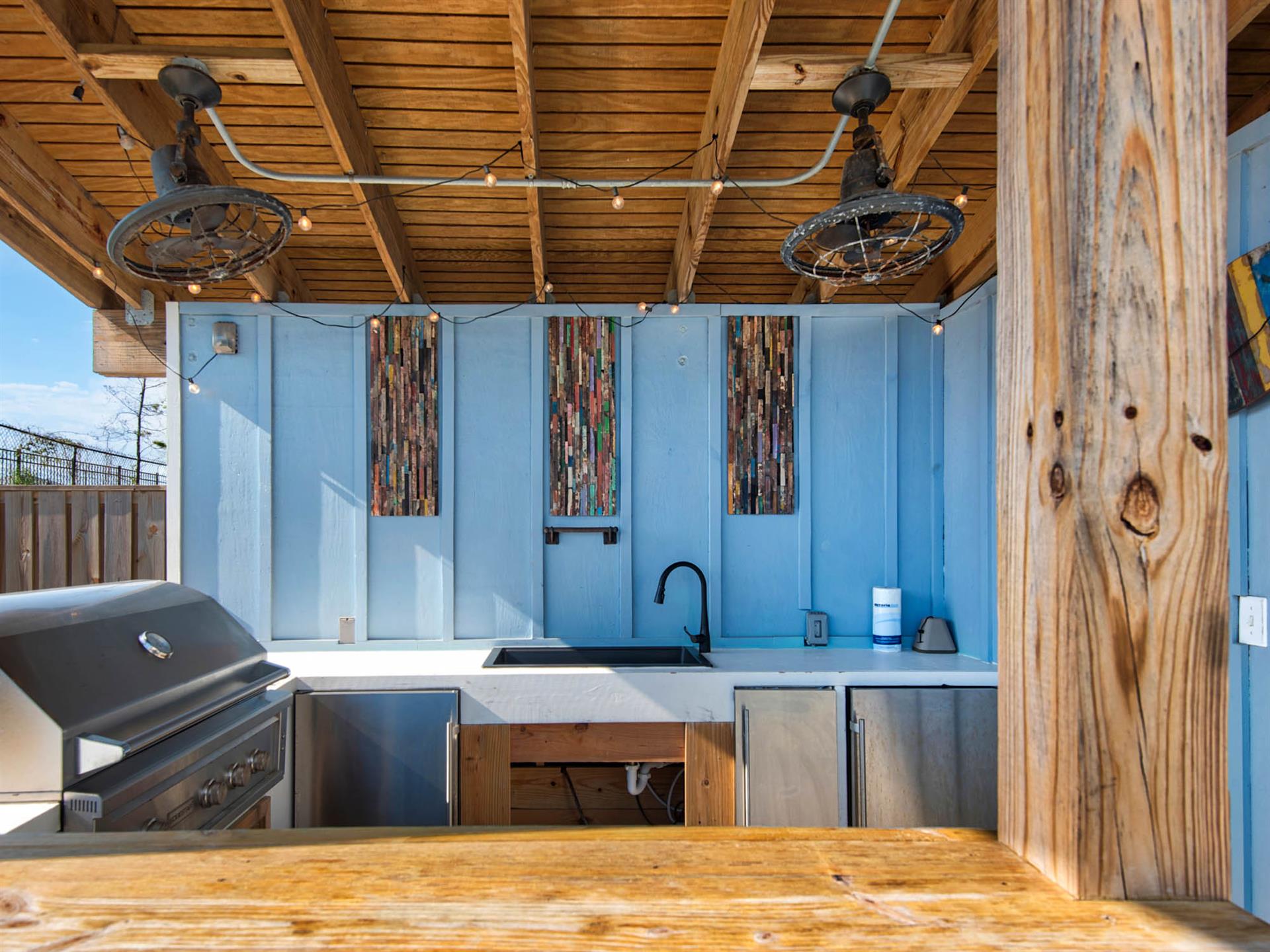 Covered Outdoor Kitchen in Tiki