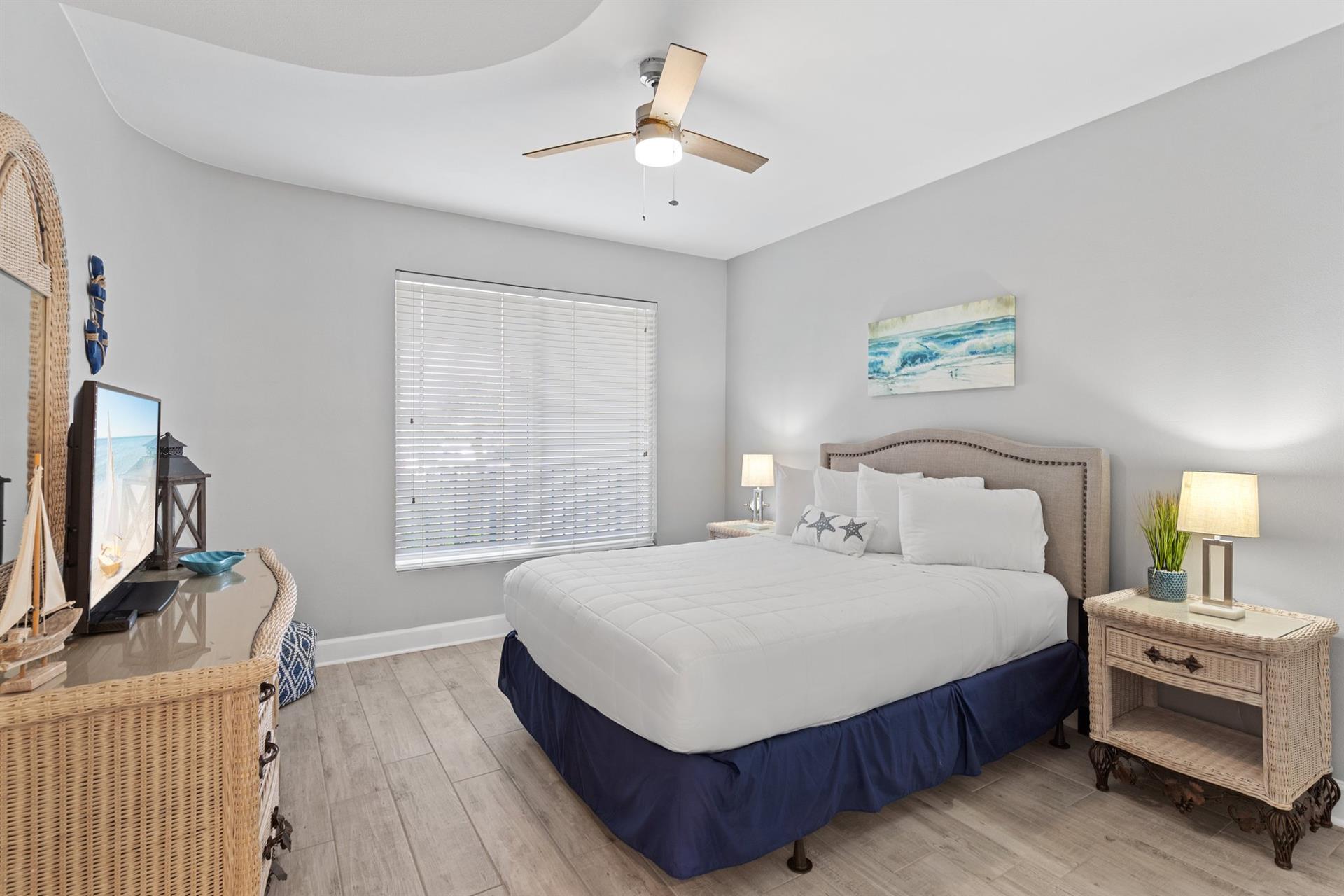 Bedroom 3 with Queen Bed