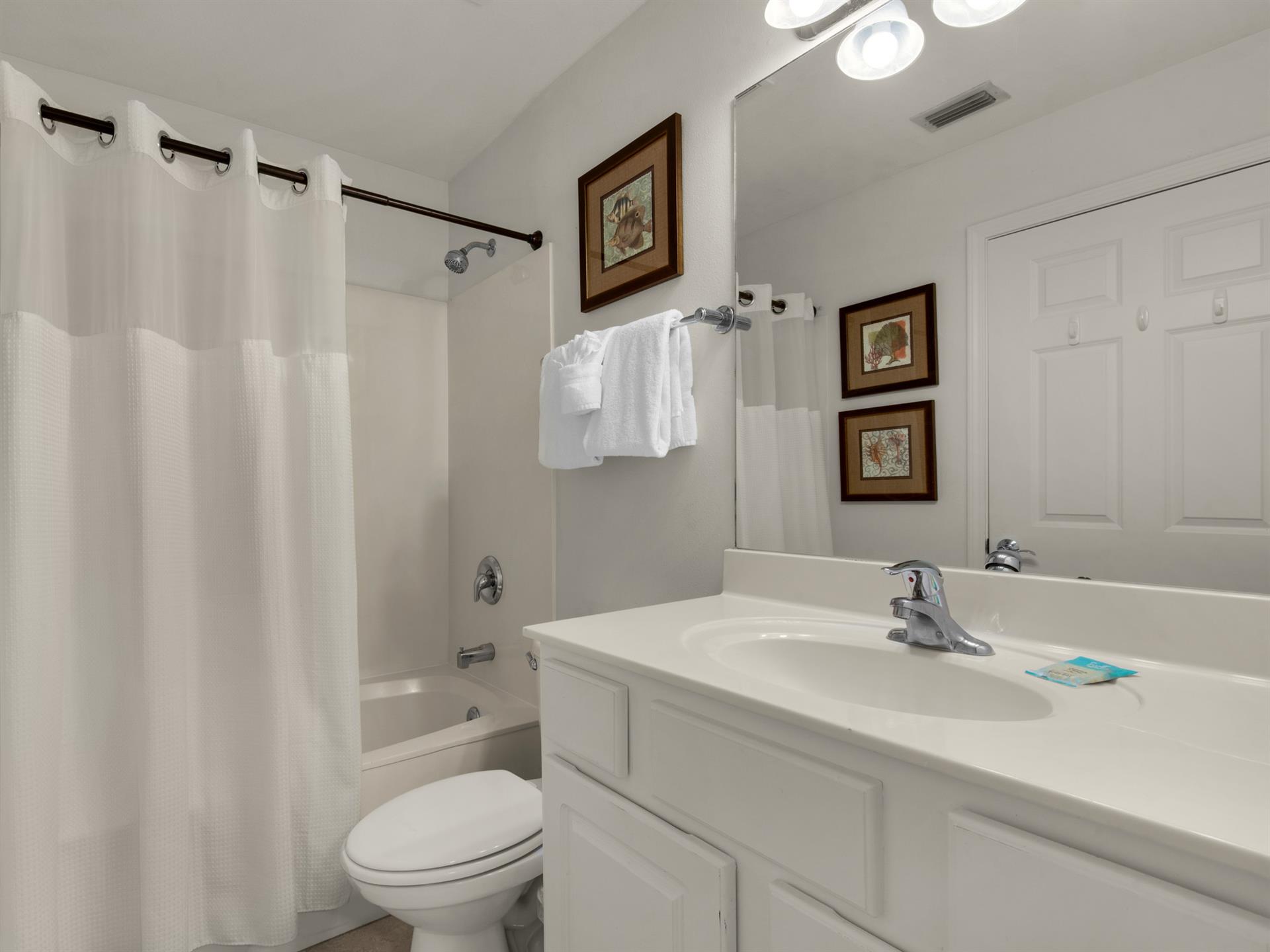 Shared bathroom 3 access via hall or bunk bedroom