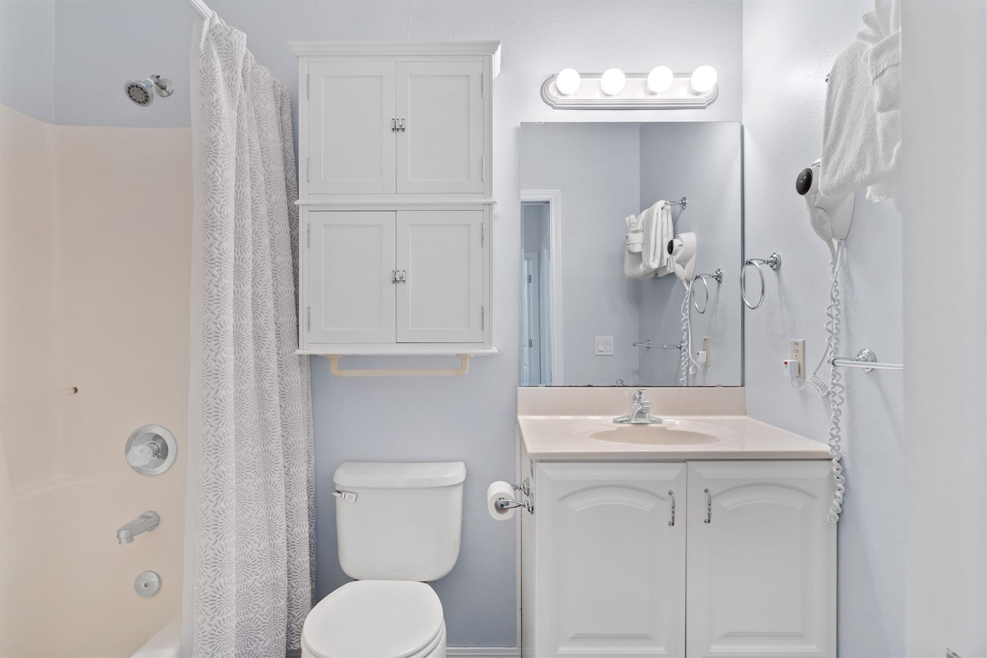 Shared Bathroom 2 on 1st floor