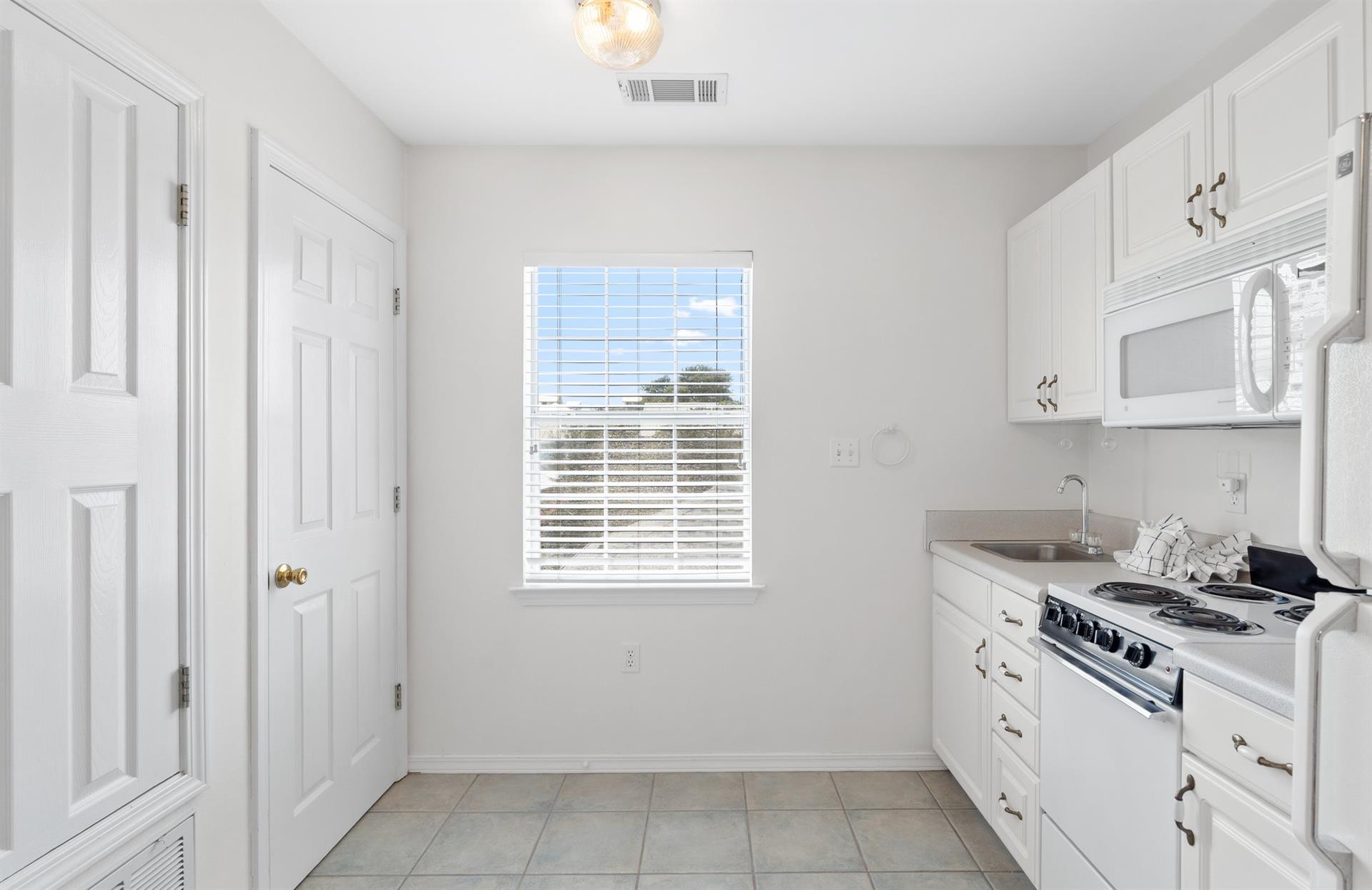 Spacious Kitchen in Carriage House
