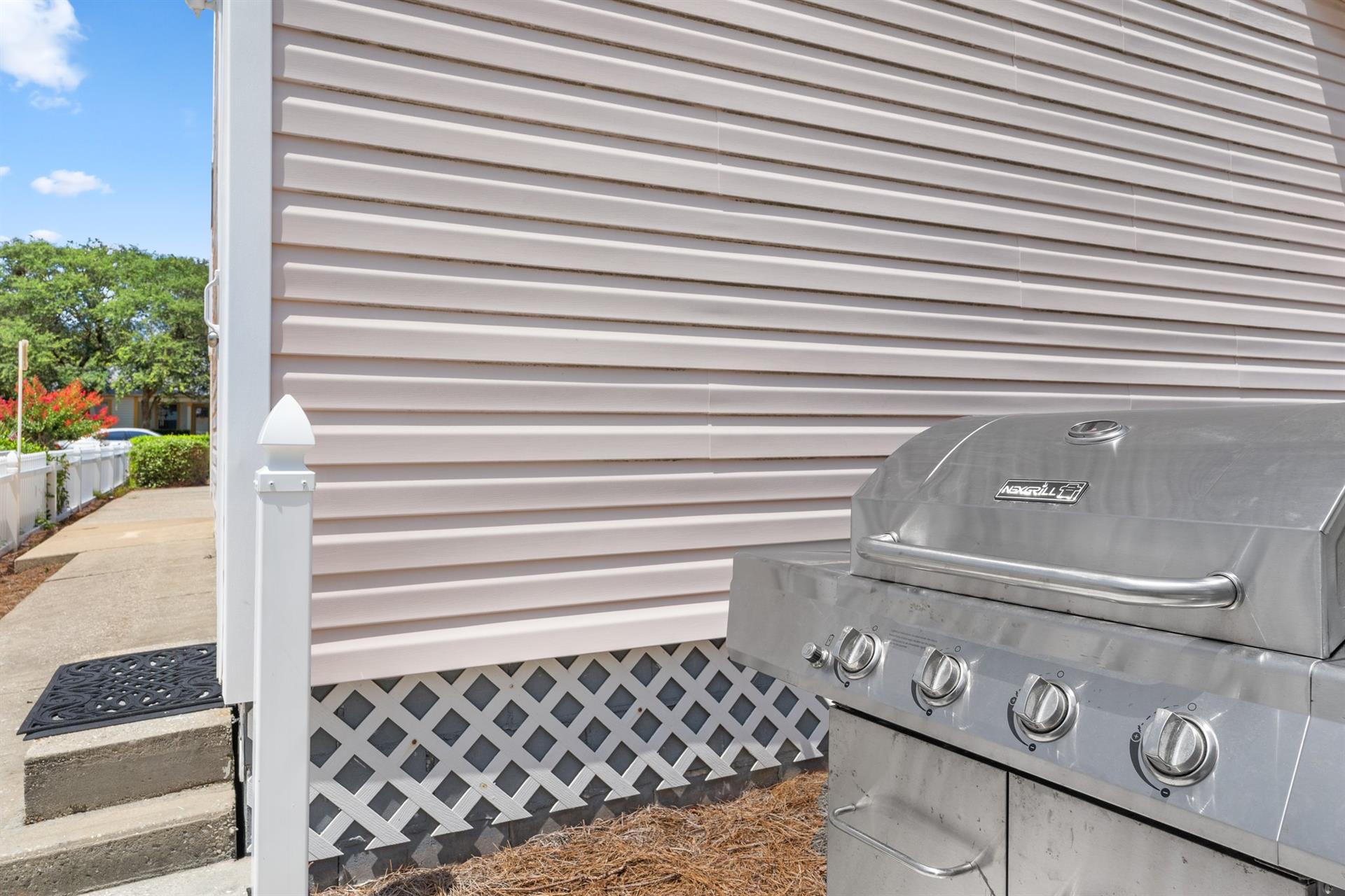 Grill Area behind Carriage House