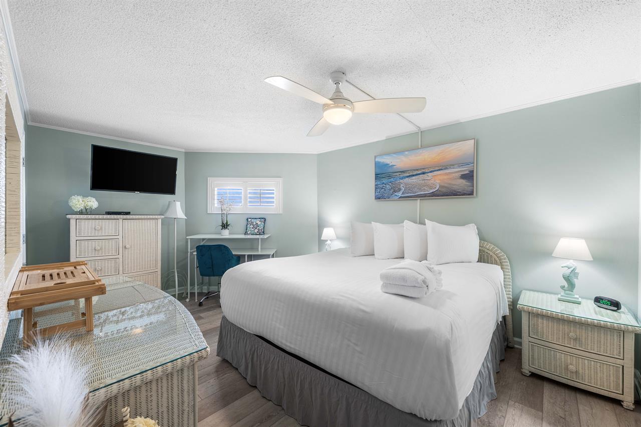 Bedroom with King Bed and Desk