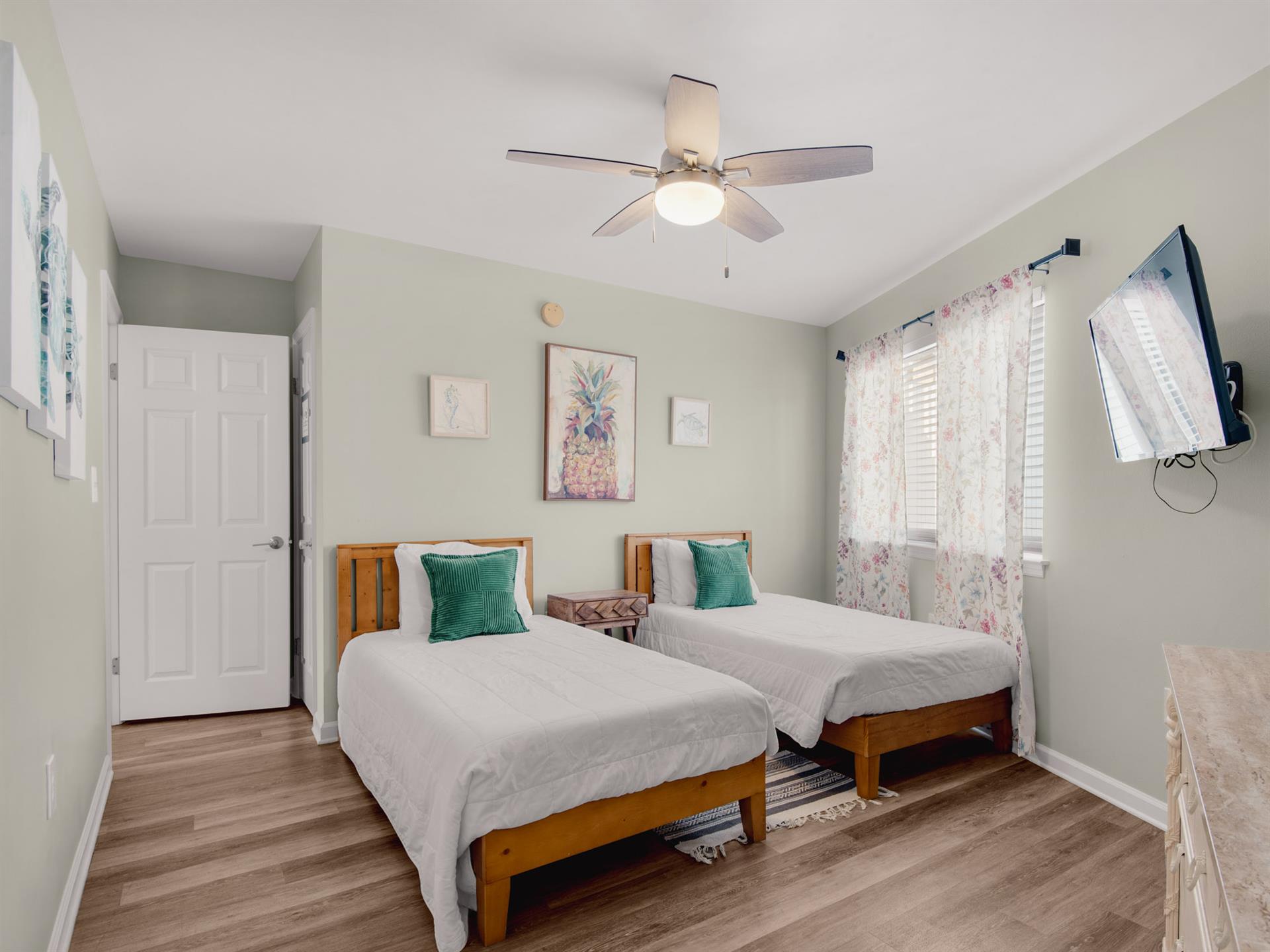 Bedroom 2 with 2 Twins