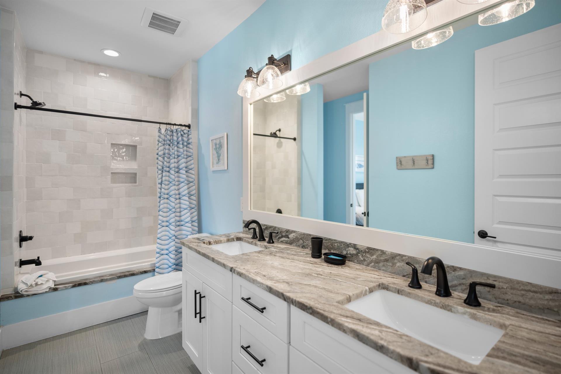 Shared Bathroom on 2nd Fl