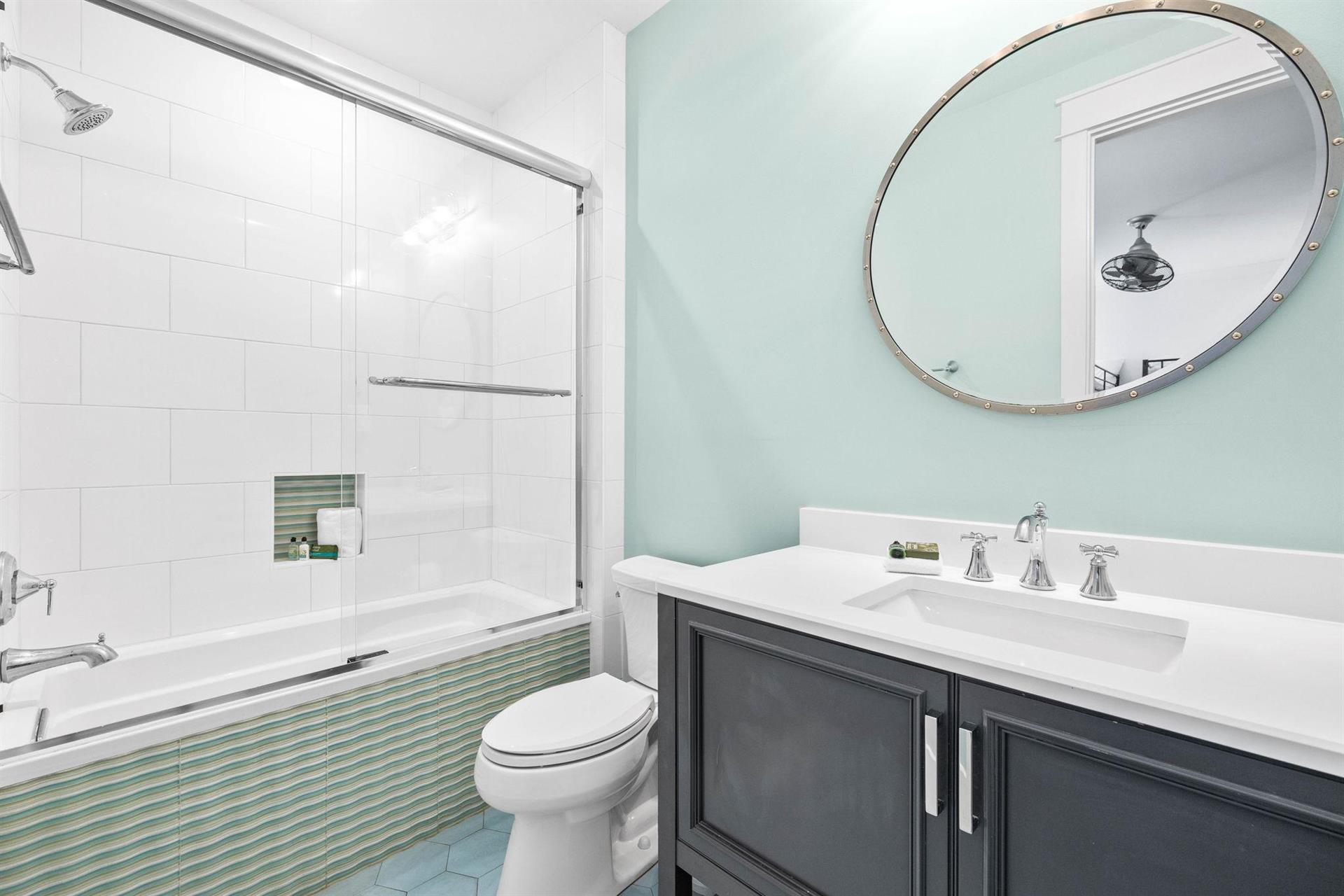 Bunk Room Bathroom with Tub