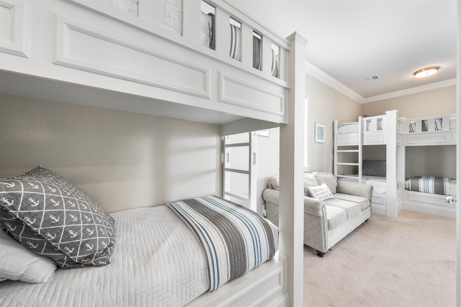 Bunkroom with 7 Twin Beds and Private Bathroom